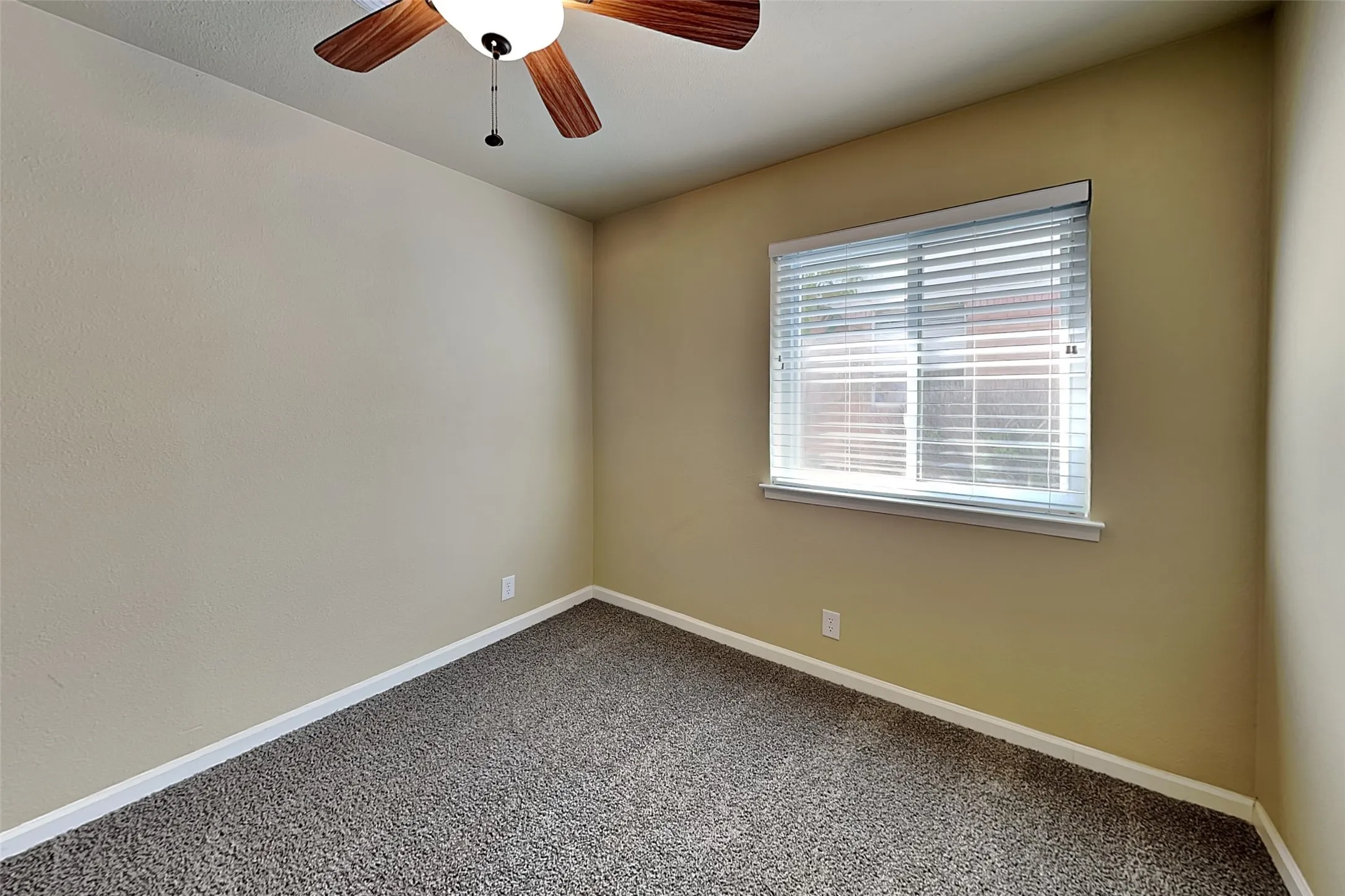 Single Family Residence For Rent in Dallas County , 13928 Charcoal Lane, Farmers Branch, Texas 75234, 3 Bedroom, 2 Bathroom, 2 Garage spaces, 1,684 Sqft, built in 1963, mls#21399546, Real Estate Agent in Farmers Branch, Homes For Rent in Dallas county, Homes For Rent in Farmers Branch, Realtor in Farmers Branch Texas, Real Estate Brokerage Independent Realty Texas, Luminita Cordes Realtor