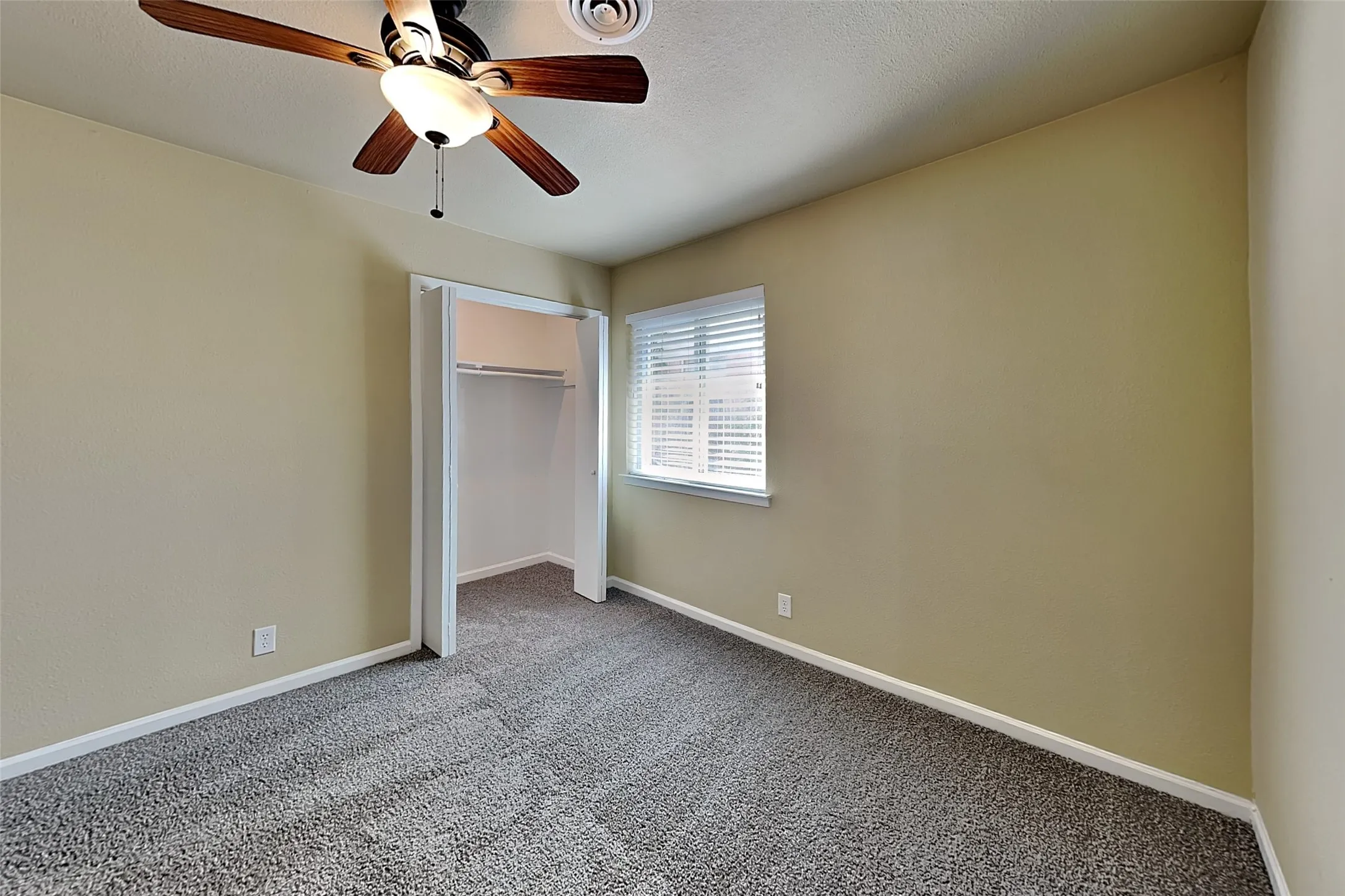 Single Family Residence For Rent in Dallas County , 13928 Charcoal Lane, Farmers Branch, Texas 75234, 3 Bedroom, 2 Bathroom, 2 Garage spaces, 1,684 Sqft, built in 1963, mls#21399546, Real Estate Agent in Farmers Branch, Homes For Rent in Dallas county, Homes For Rent in Farmers Branch, Realtor in Farmers Branch Texas, Real Estate Brokerage Independent Realty Texas, Luminita Cordes Realtor