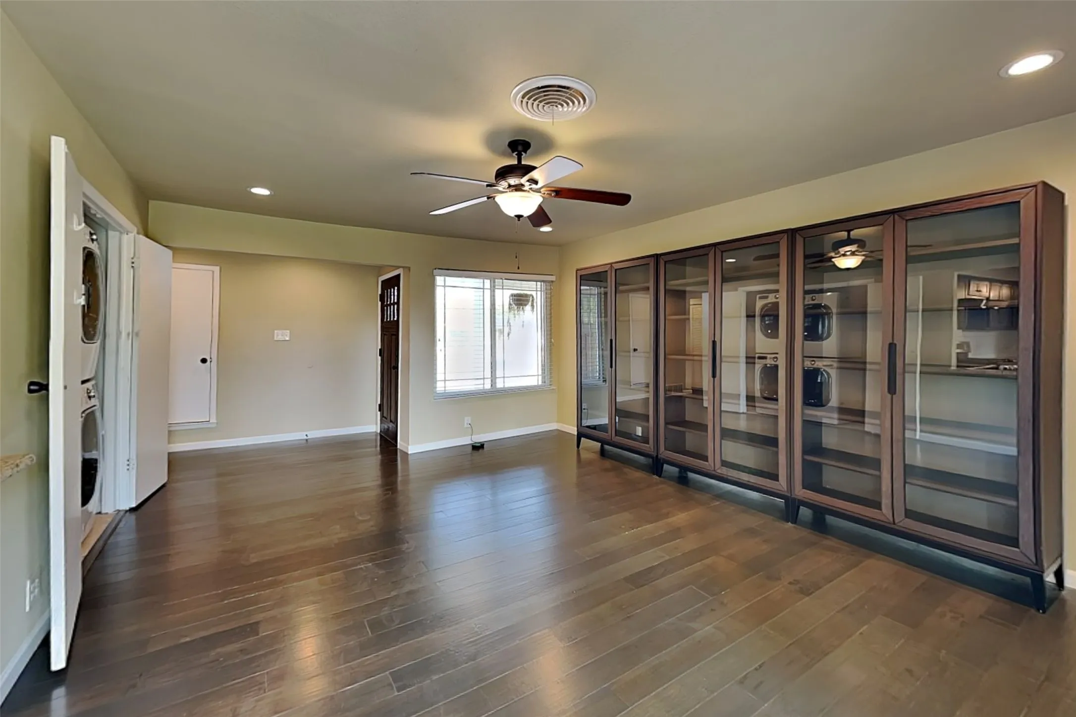 Single Family Residence For Rent in Dallas County , 13928 Charcoal Lane, Farmers Branch, Texas 75234, 3 Bedroom, 2 Bathroom, 2 Garage spaces, 1,684 Sqft, built in 1963, mls#21399546, Real Estate Agent in Farmers Branch, Homes For Rent in Dallas county, Homes For Rent in Farmers Branch, Realtor in Farmers Branch Texas, Real Estate Brokerage Independent Realty Texas, Luminita Cordes Realtor