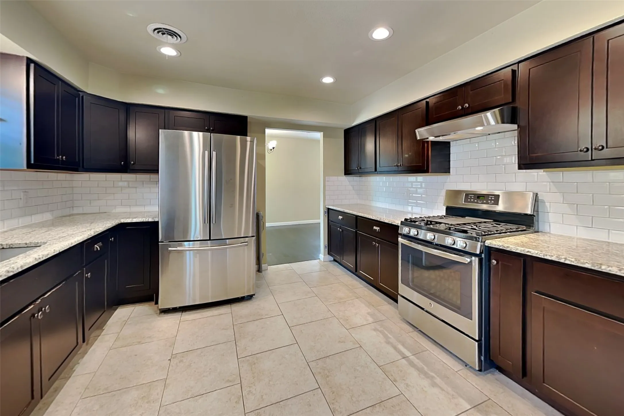 Single Family Residence For Rent in Dallas County , 13928 Charcoal Lane, Farmers Branch, Texas 75234, 3 Bedroom, 2 Bathroom, 2 Garage spaces, 1,684 Sqft, built in 1963, mls#21399546, Real Estate Agent in Farmers Branch, Homes For Rent in Dallas county, Homes For Rent in Farmers Branch, Realtor in Farmers Branch Texas, Real Estate Brokerage Independent Realty Texas, Luminita Cordes Realtor