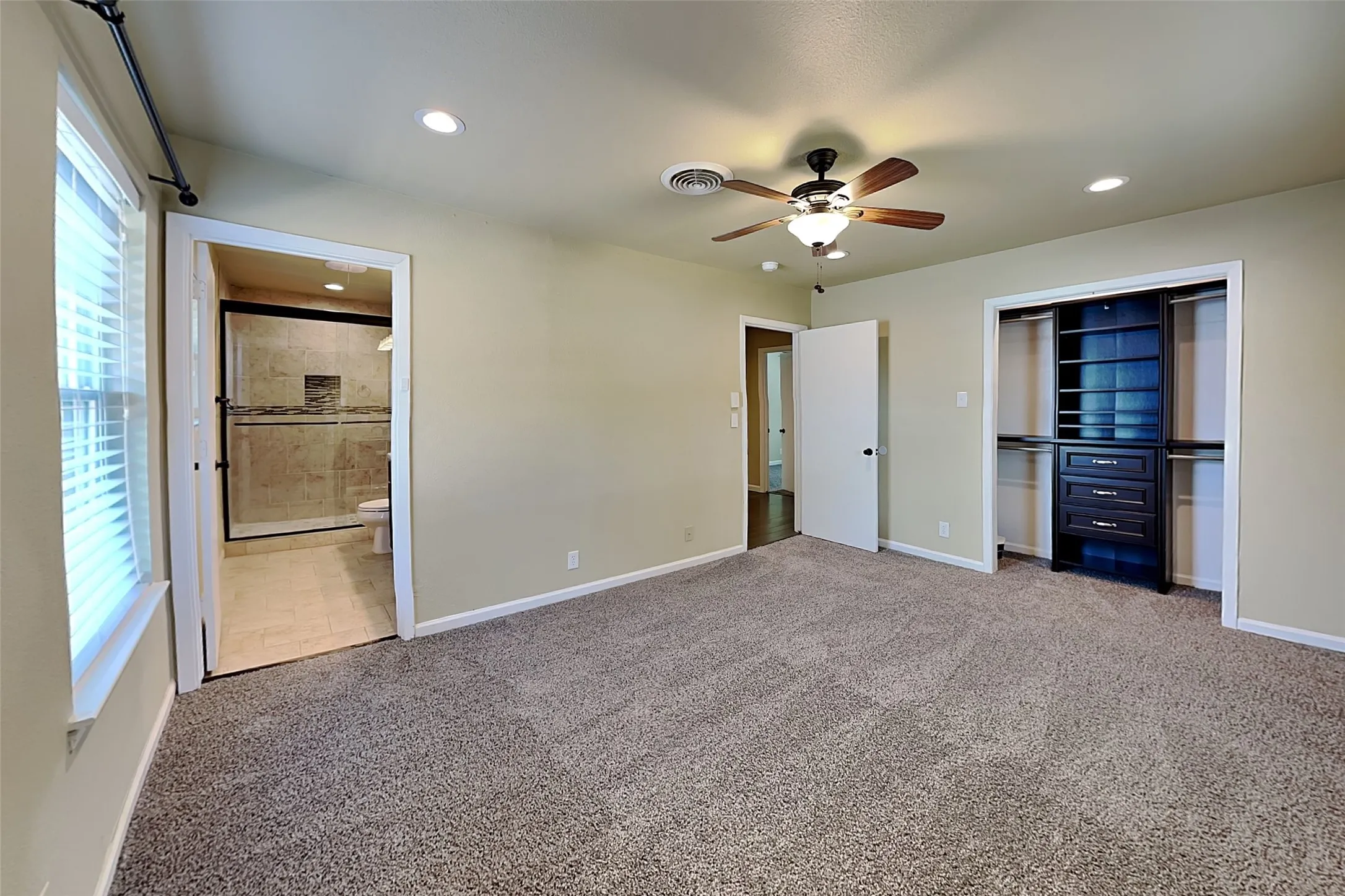 Single Family Residence For Rent in Dallas County , 13928 Charcoal Lane, Farmers Branch, Texas 75234, 3 Bedroom, 2 Bathroom, 2 Garage spaces, 1,684 Sqft, built in 1963, mls#21399546, Real Estate Agent in Farmers Branch, Homes For Rent in Dallas county, Homes For Rent in Farmers Branch, Realtor in Farmers Branch Texas, Real Estate Brokerage Independent Realty Texas, Luminita Cordes Realtor