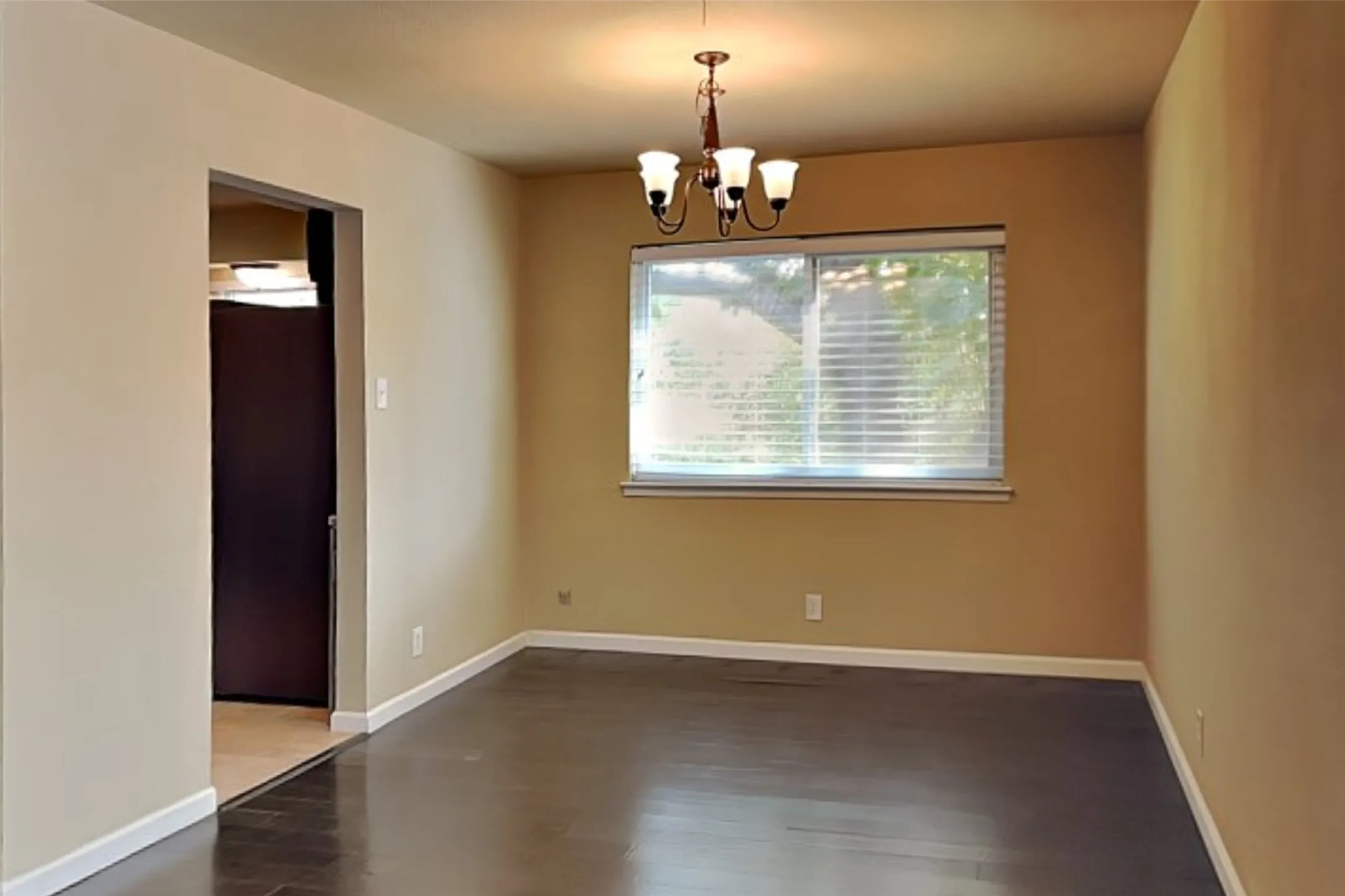 Single Family Residence For Rent in Dallas County , 13928 Charcoal Lane, Farmers Branch, Texas 75234, 3 Bedroom, 2 Bathroom, 2 Garage spaces, 1,684 Sqft, built in 1963, mls#21399546, Real Estate Agent in Farmers Branch, Homes For Rent in Dallas county, Homes For Rent in Farmers Branch, Realtor in Farmers Branch Texas, Real Estate Brokerage Independent Realty Texas, Luminita Cordes Realtor