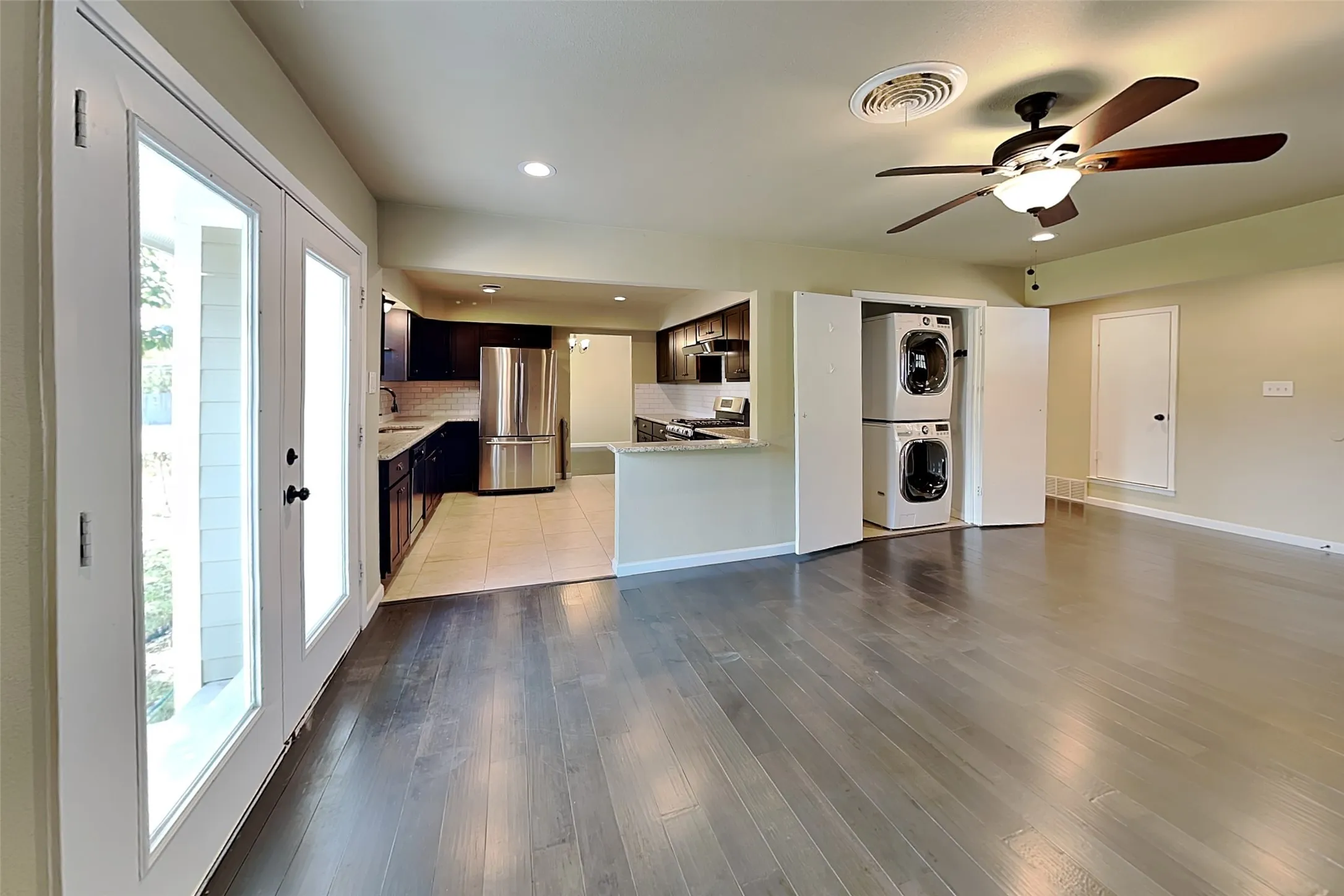 Single Family Residence For Rent in Dallas County , 13928 Charcoal Lane, Farmers Branch, Texas 75234, 3 Bedroom, 2 Bathroom, 2 Garage spaces, 1,684 Sqft, built in 1963, mls#21399546, Real Estate Agent in Farmers Branch, Homes For Rent in Dallas county, Homes For Rent in Farmers Branch, Realtor in Farmers Branch Texas, Real Estate Brokerage Independent Realty Texas, Luminita Cordes Realtor