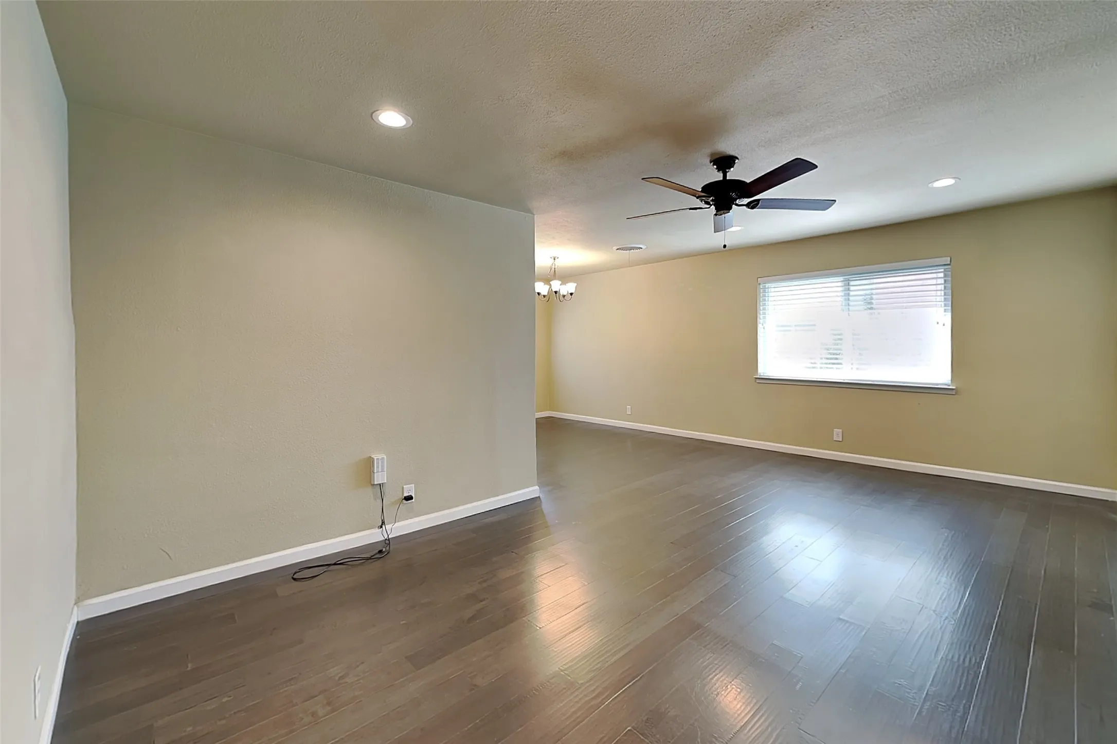 Single Family Residence For Rent in Dallas County , 13928 Charcoal Lane, Farmers Branch, Texas 75234, 3 Bedroom, 2 Bathroom, 2 Garage spaces, 1,684 Sqft, built in 1963, mls#21399546, Real Estate Agent in Farmers Branch, Homes For Rent in Dallas county, Homes For Rent in Farmers Branch, Realtor in Farmers Branch Texas, Real Estate Brokerage Independent Realty Texas, Luminita Cordes Realtor
