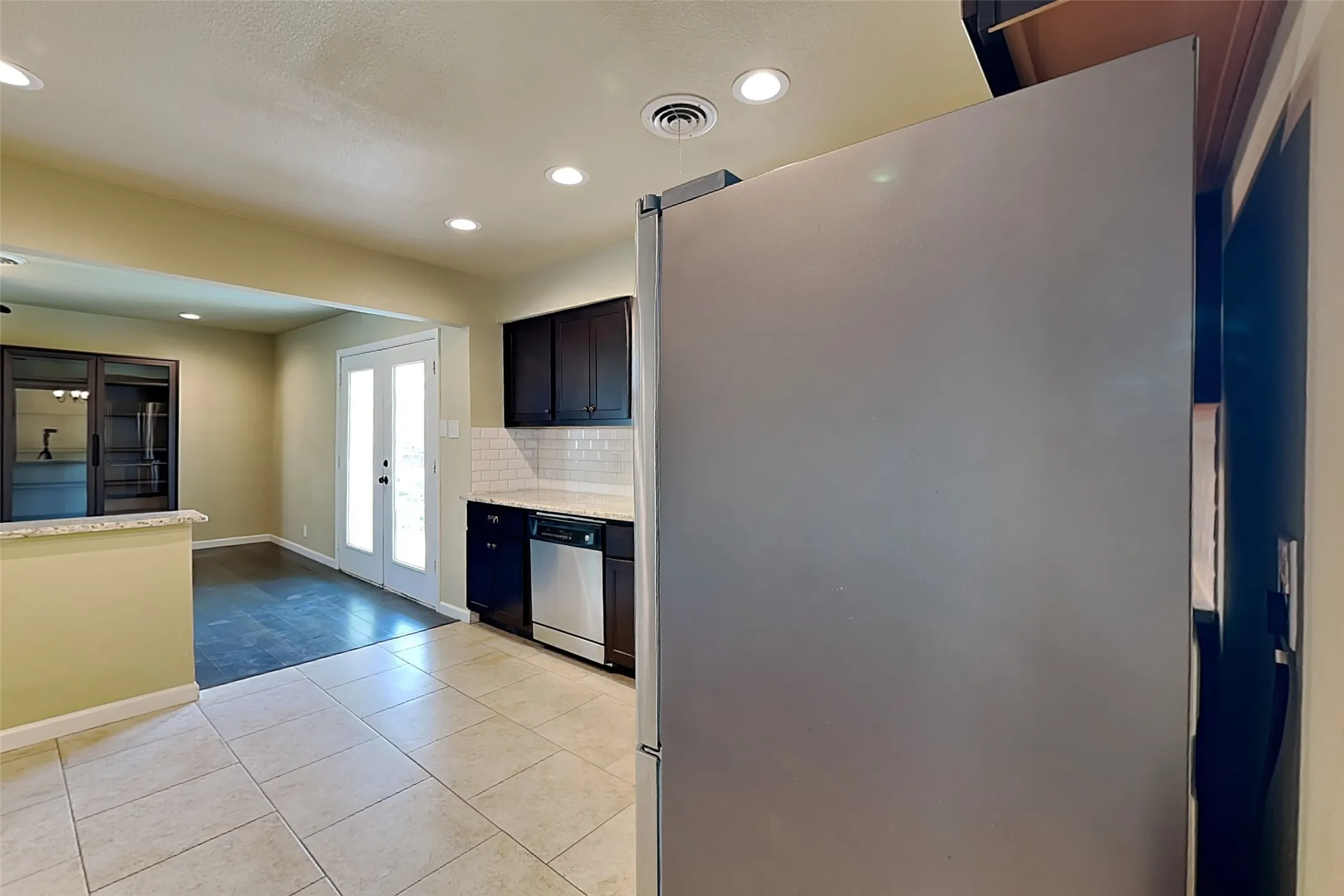 Single Family Residence For Rent in Dallas County , 13928 Charcoal Lane, Farmers Branch, Texas 75234, 3 Bedroom, 2 Bathroom, 2 Garage spaces, 1,684 Sqft, built in 1963, mls#21399546, Real Estate Agent in Farmers Branch, Homes For Rent in Dallas county, Homes For Rent in Farmers Branch, Realtor in Farmers Branch Texas, Real Estate Brokerage Independent Realty Texas, Luminita Cordes Realtor