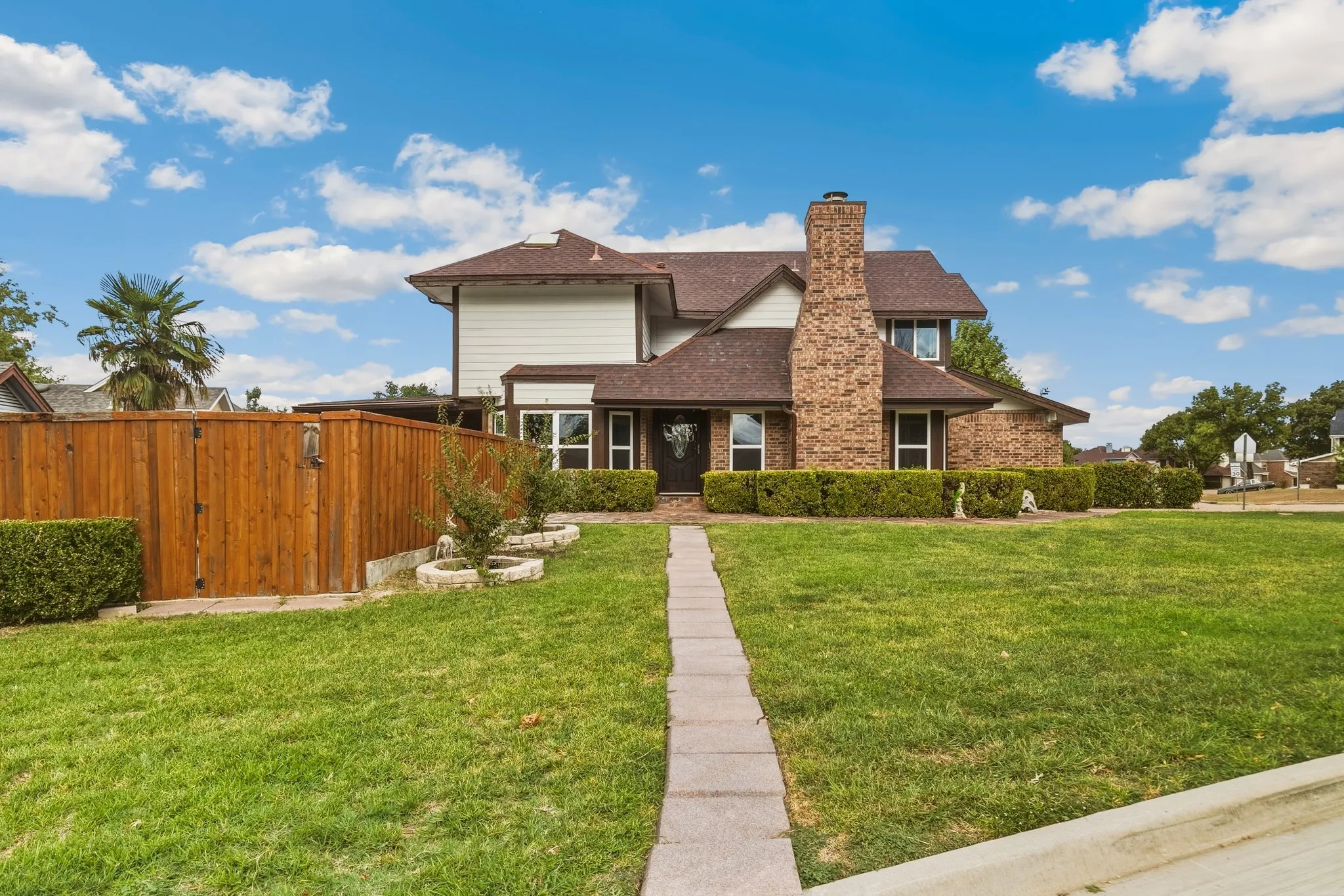 Single Family Residence For Sale in Tarrant County , 4357 Ashley Lane, Grand Prairie, Texas 75052, 3 Bedroom, 3 Bathroom, 2 Garage spaces, 2,059 Sqft, built in 1985, mls#21400416, Real Estate Agent in Grand Prairie, Homes For Sale in Tarrant county, Homes For Sale in Grand Prairie, Realtor in Grand Prairie Texas, Real Estate Brokerage Independent Realty Texas, Luminita Cordes Realtor