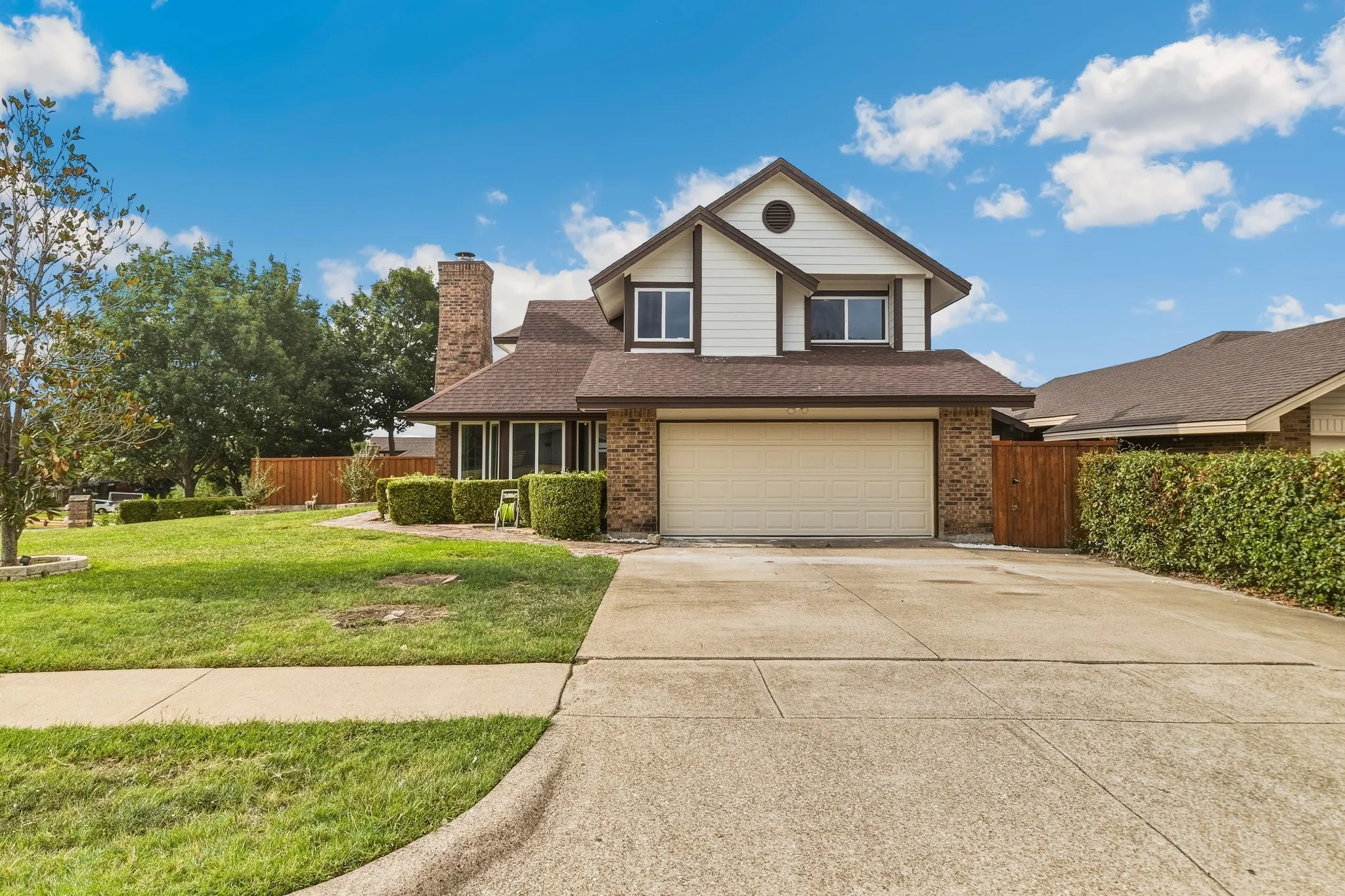 Single Family Residence For Sale in Tarrant County , 4357 Ashley Lane, Grand Prairie, Texas 75052, 3 Bedroom, 3 Bathroom, 2 Garage spaces, 2,059 Sqft, built in 1985, mls#21400416, Real Estate Agent in Grand Prairie, Homes For Sale in Tarrant county, Homes For Sale in Grand Prairie, Realtor in Grand Prairie Texas, Real Estate Brokerage Independent Realty Texas, Luminita Cordes Realtor