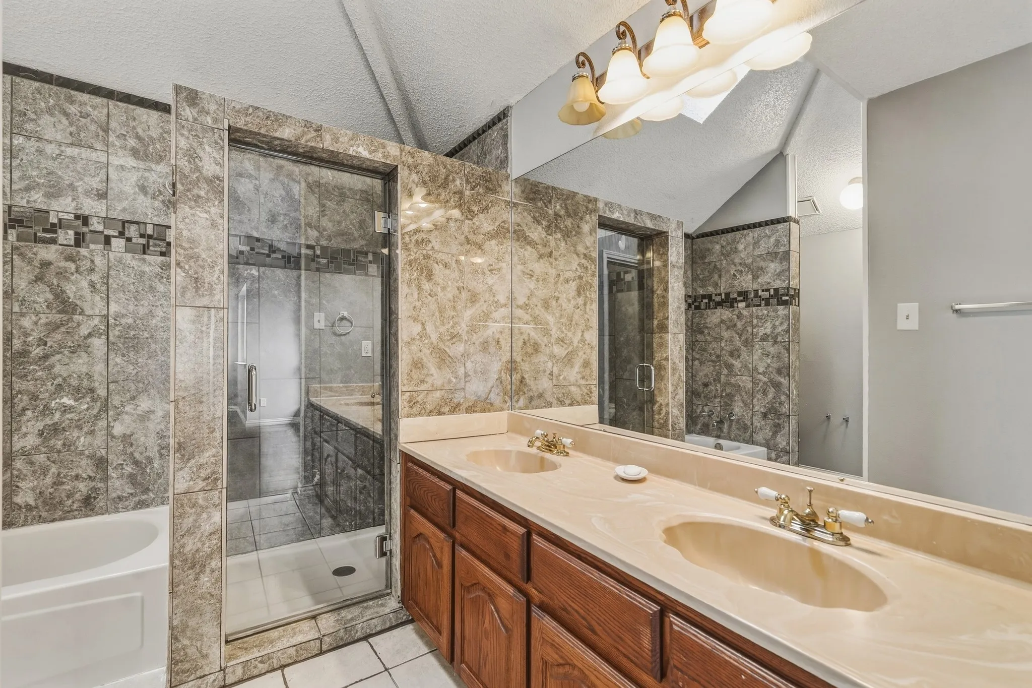 Single Family Residence For Sale in Tarrant County , 4357 Ashley Lane, Grand Prairie, Texas 75052, 3 Bedroom, 3 Bathroom, 2 Garage spaces, 2,059 Sqft, built in 1985, mls#21400416, Real Estate Agent in Grand Prairie, Homes For Sale in Tarrant county, Homes For Sale in Grand Prairie, Realtor in Grand Prairie Texas, Real Estate Brokerage Independent Realty Texas, Luminita Cordes Realtor