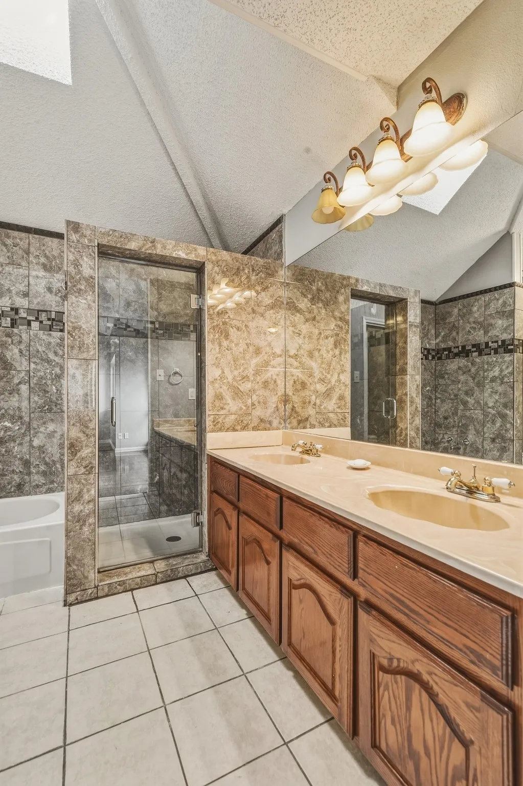 Single Family Residence For Sale in Tarrant County , 4357 Ashley Lane, Grand Prairie, Texas 75052, 3 Bedroom, 3 Bathroom, 2 Garage spaces, 2,059 Sqft, built in 1985, mls#21400416, Real Estate Agent in Grand Prairie, Homes For Sale in Tarrant county, Homes For Sale in Grand Prairie, Realtor in Grand Prairie Texas, Real Estate Brokerage Independent Realty Texas, Luminita Cordes Realtor