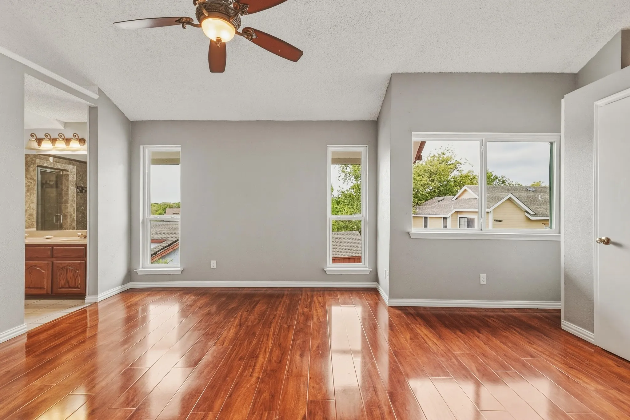 Single Family Residence For Sale in Tarrant County , 4357 Ashley Lane, Grand Prairie, Texas 75052, 3 Bedroom, 3 Bathroom, 2 Garage spaces, 2,059 Sqft, built in 1985, mls#21400416, Real Estate Agent in Grand Prairie, Homes For Sale in Tarrant county, Homes For Sale in Grand Prairie, Realtor in Grand Prairie Texas, Real Estate Brokerage Independent Realty Texas, Luminita Cordes Realtor