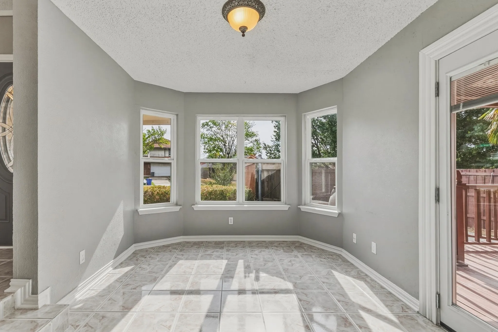 Single Family Residence For Sale in Tarrant County , 4357 Ashley Lane, Grand Prairie, Texas 75052, 3 Bedroom, 3 Bathroom, 2 Garage spaces, 2,059 Sqft, built in 1985, mls#21400416, Real Estate Agent in Grand Prairie, Homes For Sale in Tarrant county, Homes For Sale in Grand Prairie, Realtor in Grand Prairie Texas, Real Estate Brokerage Independent Realty Texas, Luminita Cordes Realtor