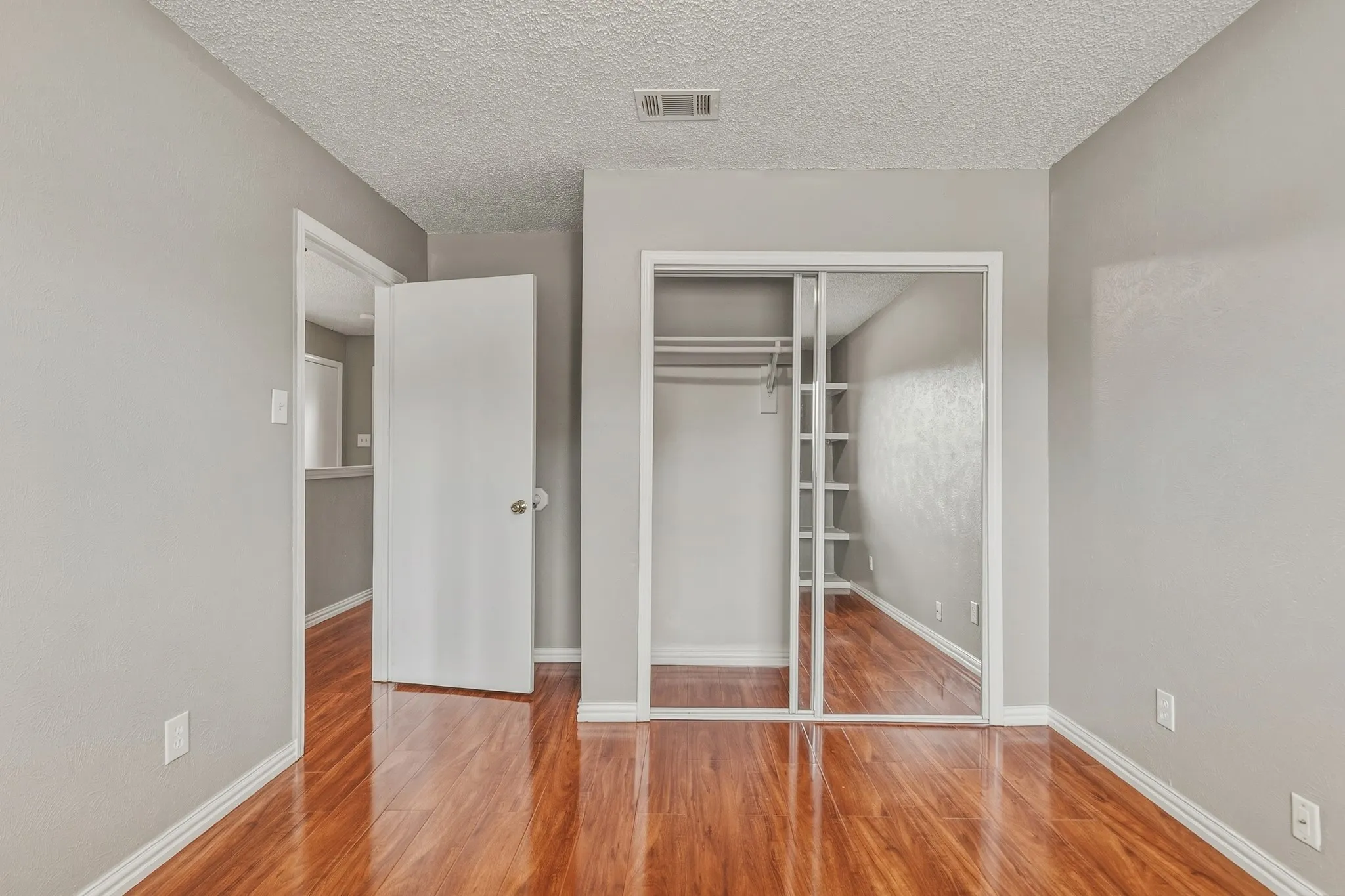 Single Family Residence For Sale in Tarrant County , 4357 Ashley Lane, Grand Prairie, Texas 75052, 3 Bedroom, 3 Bathroom, 2 Garage spaces, 2,059 Sqft, built in 1985, mls#21400416, Real Estate Agent in Grand Prairie, Homes For Sale in Tarrant county, Homes For Sale in Grand Prairie, Realtor in Grand Prairie Texas, Real Estate Brokerage Independent Realty Texas, Luminita Cordes Realtor
