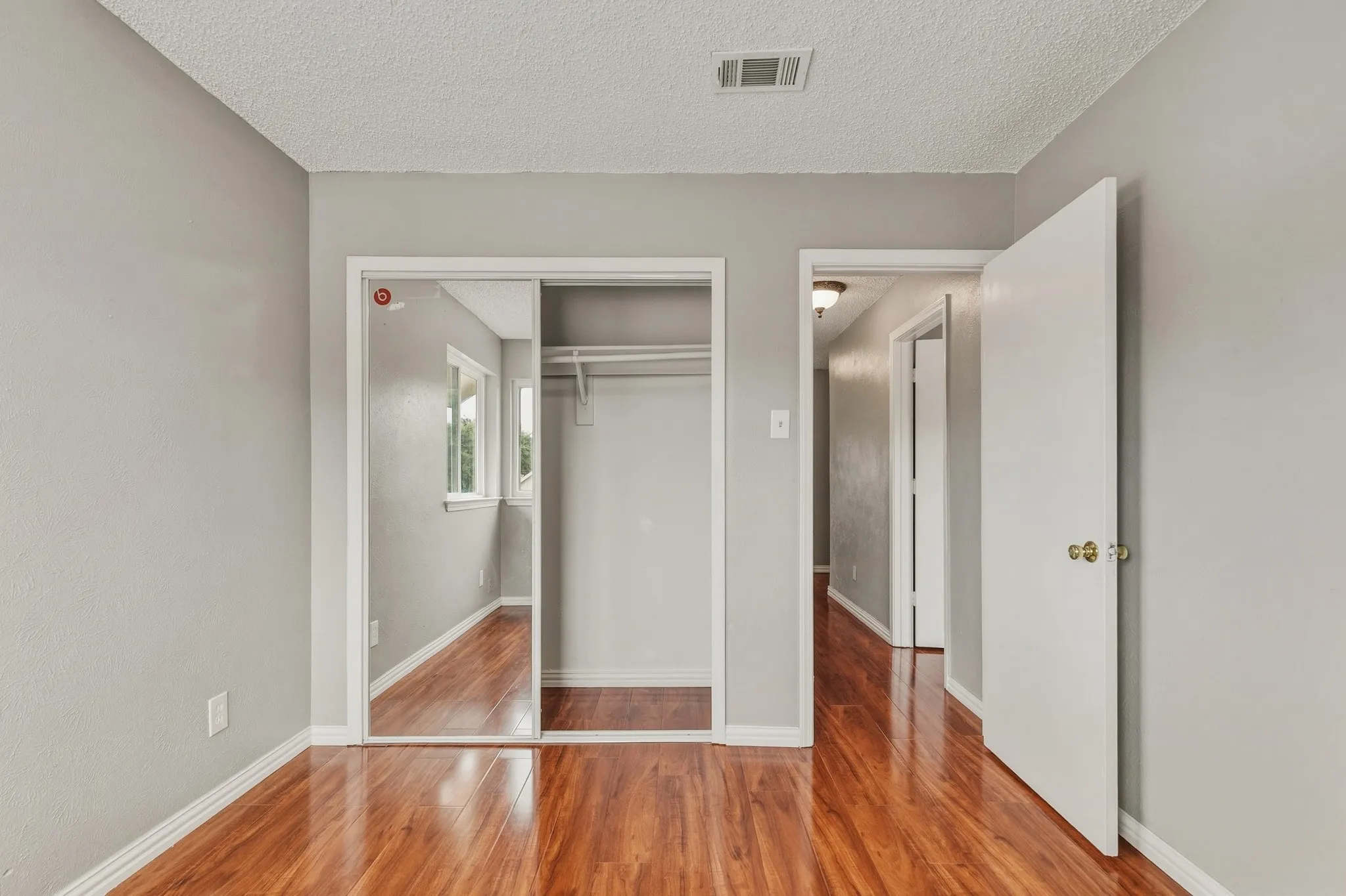 Single Family Residence For Sale in Tarrant County , 4357 Ashley Lane, Grand Prairie, Texas 75052, 3 Bedroom, 3 Bathroom, 2 Garage spaces, 2,059 Sqft, built in 1985, mls#21400416, Real Estate Agent in Grand Prairie, Homes For Sale in Tarrant county, Homes For Sale in Grand Prairie, Realtor in Grand Prairie Texas, Real Estate Brokerage Independent Realty Texas, Luminita Cordes Realtor