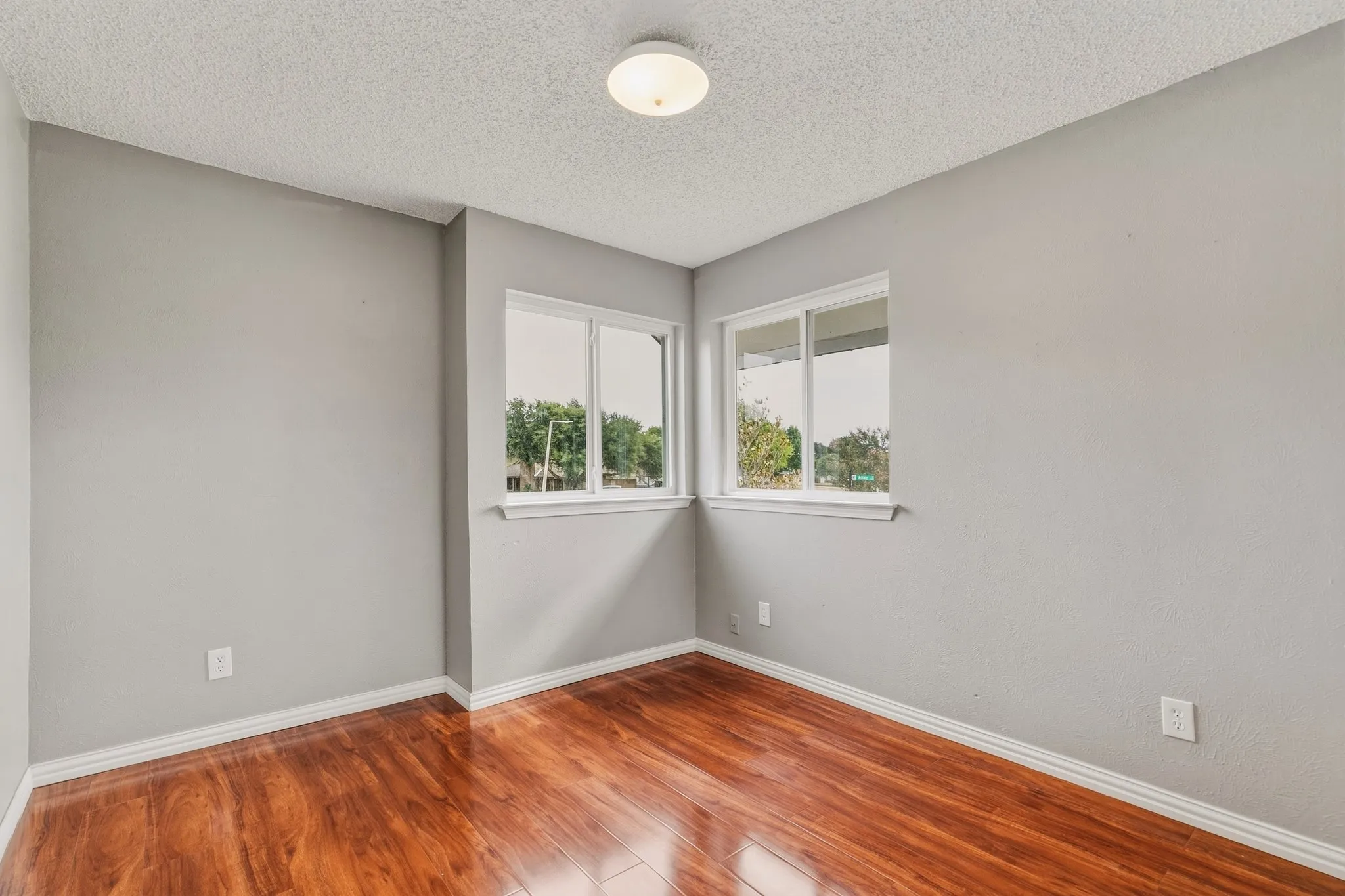 Single Family Residence For Sale in Tarrant County , 4357 Ashley Lane, Grand Prairie, Texas 75052, 3 Bedroom, 3 Bathroom, 2 Garage spaces, 2,059 Sqft, built in 1985, mls#21400416, Real Estate Agent in Grand Prairie, Homes For Sale in Tarrant county, Homes For Sale in Grand Prairie, Realtor in Grand Prairie Texas, Real Estate Brokerage Independent Realty Texas, Luminita Cordes Realtor