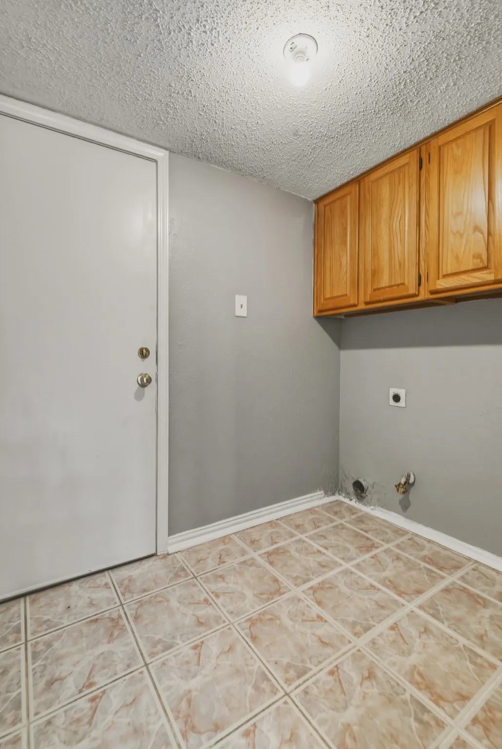 Single Family Residence For Sale in Tarrant County , 4357 Ashley Lane, Grand Prairie, Texas 75052, 3 Bedroom, 3 Bathroom, 2 Garage spaces, 2,059 Sqft, built in 1985, mls#21400416, Real Estate Agent in Grand Prairie, Homes For Sale in Tarrant county, Homes For Sale in Grand Prairie, Realtor in Grand Prairie Texas, Real Estate Brokerage Independent Realty Texas, Luminita Cordes Realtor