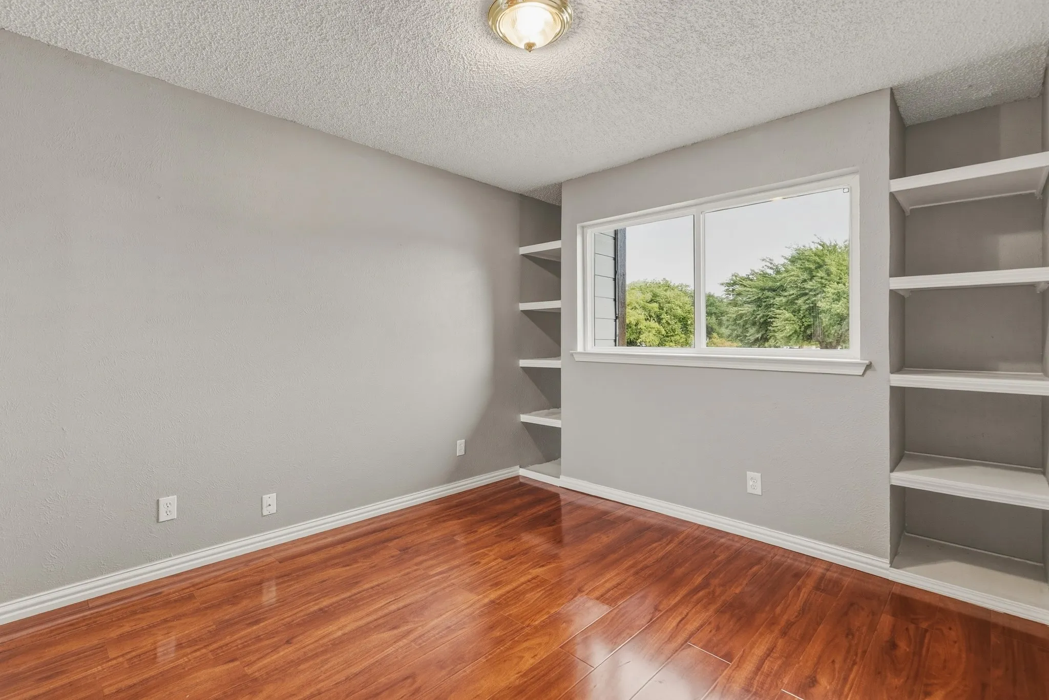 Single Family Residence For Sale in Tarrant County , 4357 Ashley Lane, Grand Prairie, Texas 75052, 3 Bedroom, 3 Bathroom, 2 Garage spaces, 2,059 Sqft, built in 1985, mls#21400416, Real Estate Agent in Grand Prairie, Homes For Sale in Tarrant county, Homes For Sale in Grand Prairie, Realtor in Grand Prairie Texas, Real Estate Brokerage Independent Realty Texas, Luminita Cordes Realtor