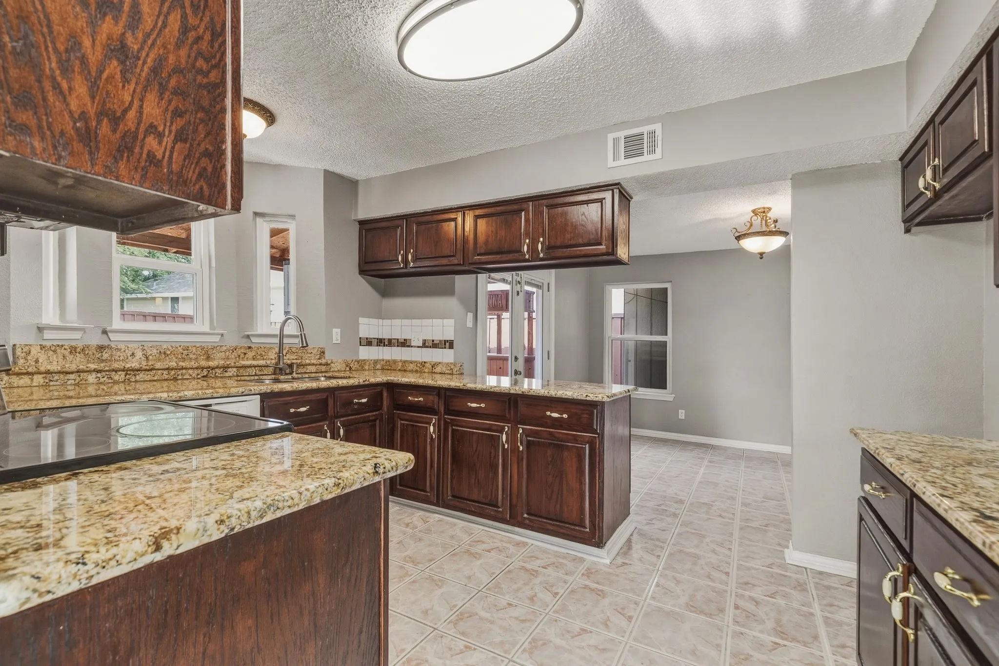 Single Family Residence For Sale in Tarrant County , 4357 Ashley Lane, Grand Prairie, Texas 75052, 3 Bedroom, 3 Bathroom, 2 Garage spaces, 2,059 Sqft, built in 1985, mls#21400416, Real Estate Agent in Grand Prairie, Homes For Sale in Tarrant county, Homes For Sale in Grand Prairie, Realtor in Grand Prairie Texas, Real Estate Brokerage Independent Realty Texas, Luminita Cordes Realtor