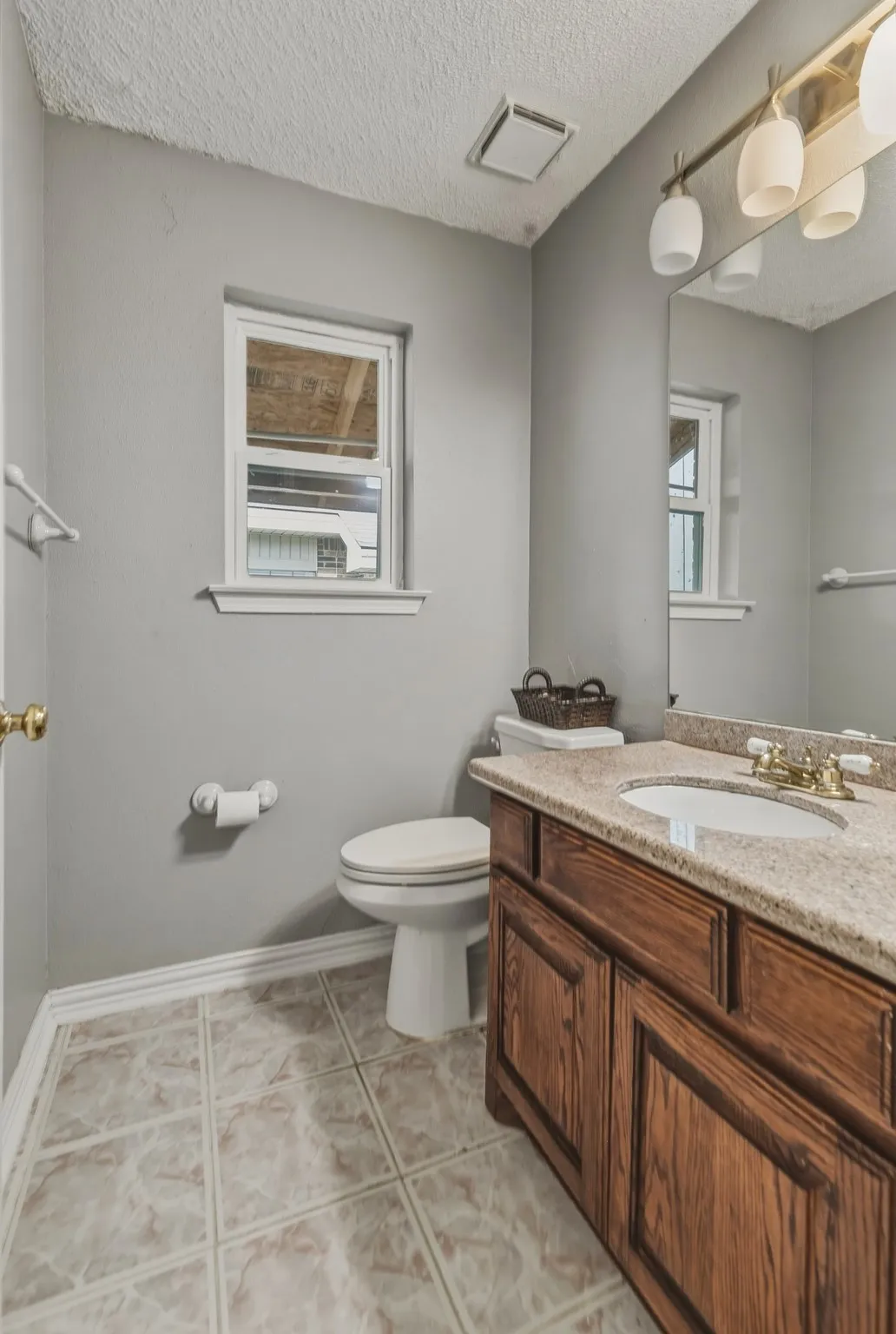Single Family Residence For Sale in Tarrant County , 4357 Ashley Lane, Grand Prairie, Texas 75052, 3 Bedroom, 3 Bathroom, 2 Garage spaces, 2,059 Sqft, built in 1985, mls#21400416, Real Estate Agent in Grand Prairie, Homes For Sale in Tarrant county, Homes For Sale in Grand Prairie, Realtor in Grand Prairie Texas, Real Estate Brokerage Independent Realty Texas, Luminita Cordes Realtor
