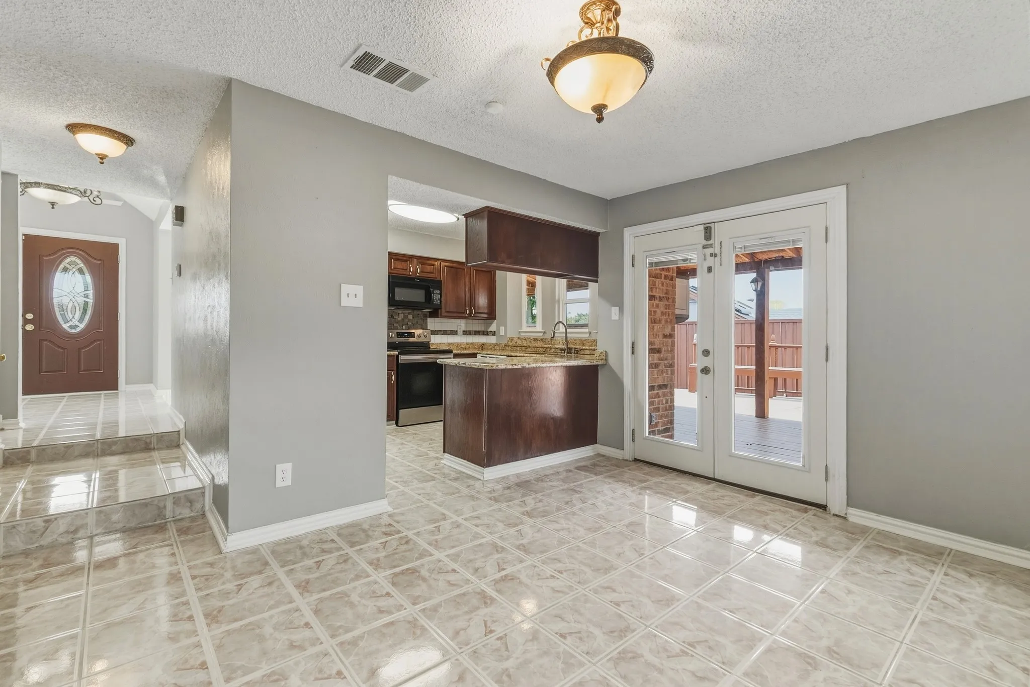 Single Family Residence For Sale in Tarrant County , 4357 Ashley Lane, Grand Prairie, Texas 75052, 3 Bedroom, 3 Bathroom, 2 Garage spaces, 2,059 Sqft, built in 1985, mls#21400416, Real Estate Agent in Grand Prairie, Homes For Sale in Tarrant county, Homes For Sale in Grand Prairie, Realtor in Grand Prairie Texas, Real Estate Brokerage Independent Realty Texas, Luminita Cordes Realtor