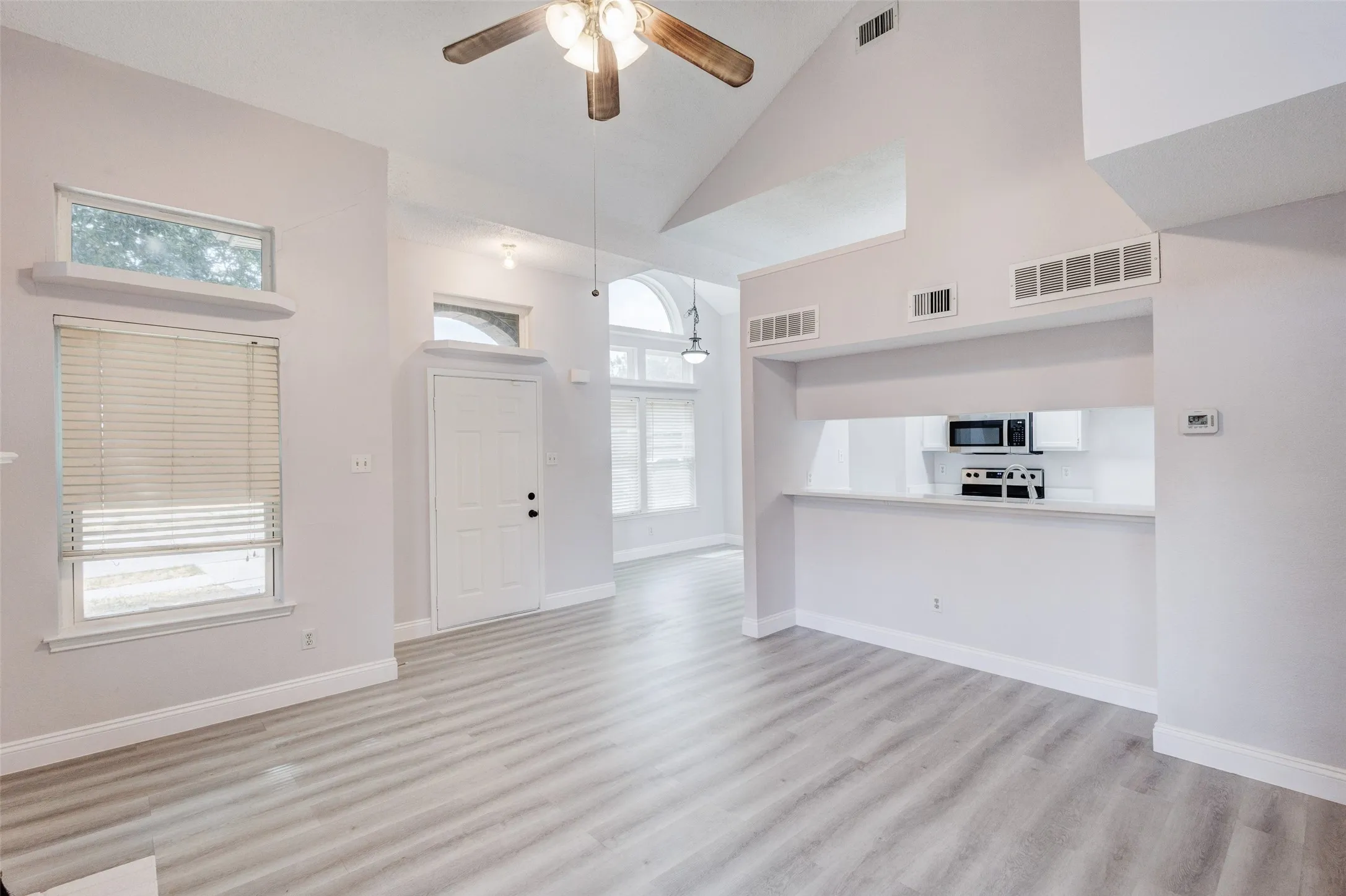 Single Family Residence For Sale in Dallas County , 805 Brockden Drive, Mesquite, Texas 75149, 3 Bedroom, 2 Bathroom, Garage spaces, 1,060 Sqft, built in 1987, mls#21399467, Real Estate Agent in Mesquite, Homes For Sale in Dallas county, Homes For Sale in Mesquite, Realtor in Mesquite Texas, Real Estate Brokerage Independent Realty Texas, Luminita Cordes Realtor