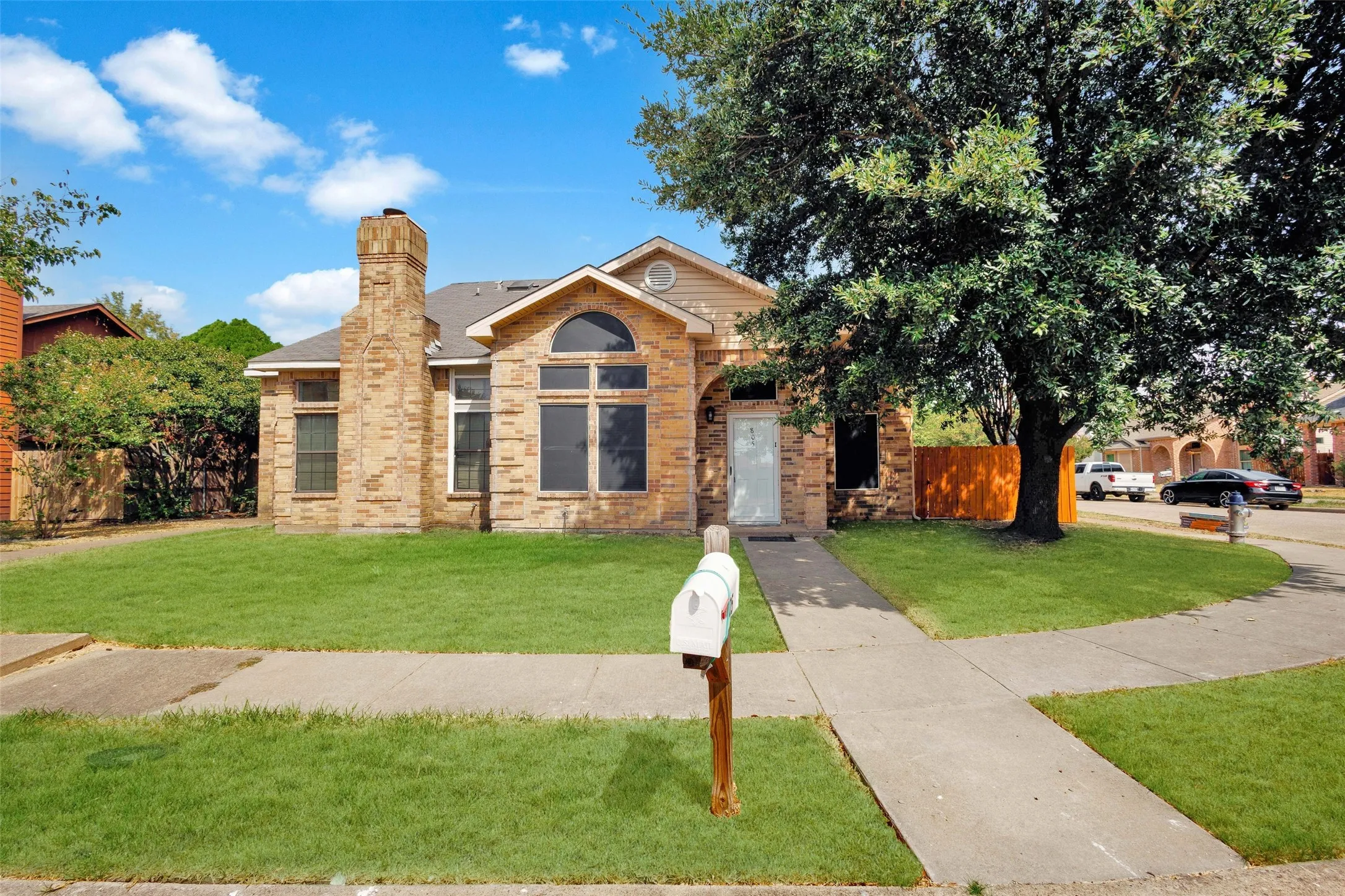Single Family Residence For Sale in Dallas County , 805 Brockden Drive, Mesquite, Texas 75149, 3 Bedroom, 2 Bathroom, Garage spaces, 1,060 Sqft, built in 1987, mls#21399467, Real Estate Agent in Mesquite, Homes For Sale in Dallas county, Homes For Sale in Mesquite, Realtor in Mesquite Texas, Real Estate Brokerage Independent Realty Texas, Luminita Cordes Realtor