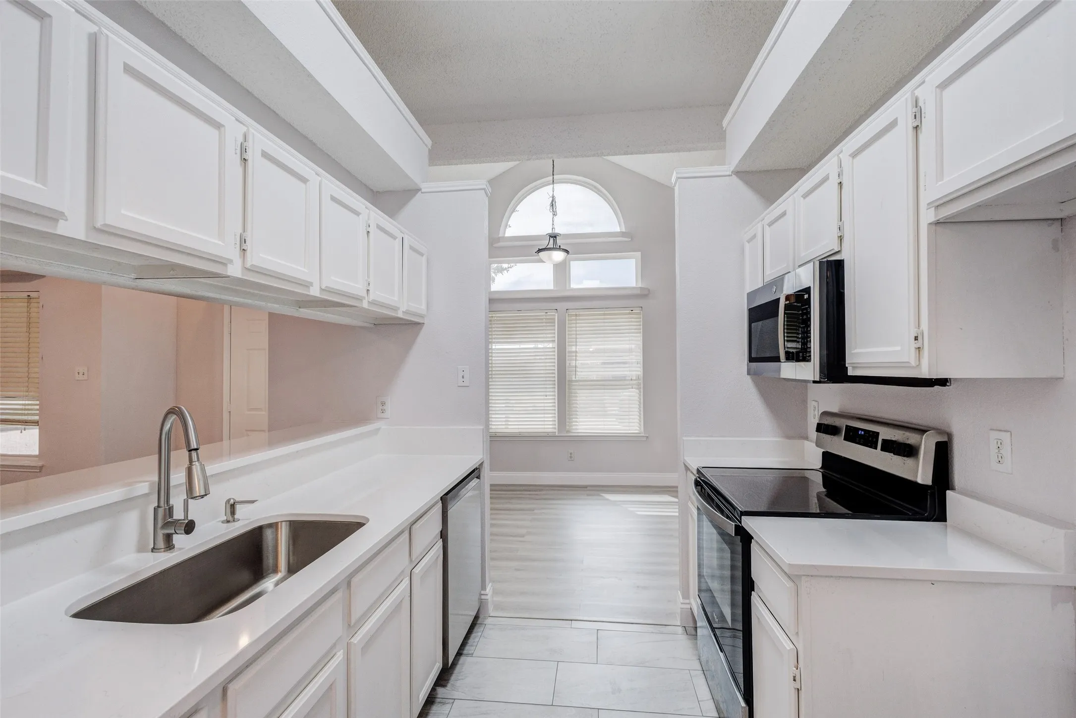 Single Family Residence For Sale in Dallas County , 805 Brockden Drive, Mesquite, Texas 75149, 3 Bedroom, 2 Bathroom, Garage spaces, 1,060 Sqft, built in 1987, mls#21399467, Real Estate Agent in Mesquite, Homes For Sale in Dallas county, Homes For Sale in Mesquite, Realtor in Mesquite Texas, Real Estate Brokerage Independent Realty Texas, Luminita Cordes Realtor