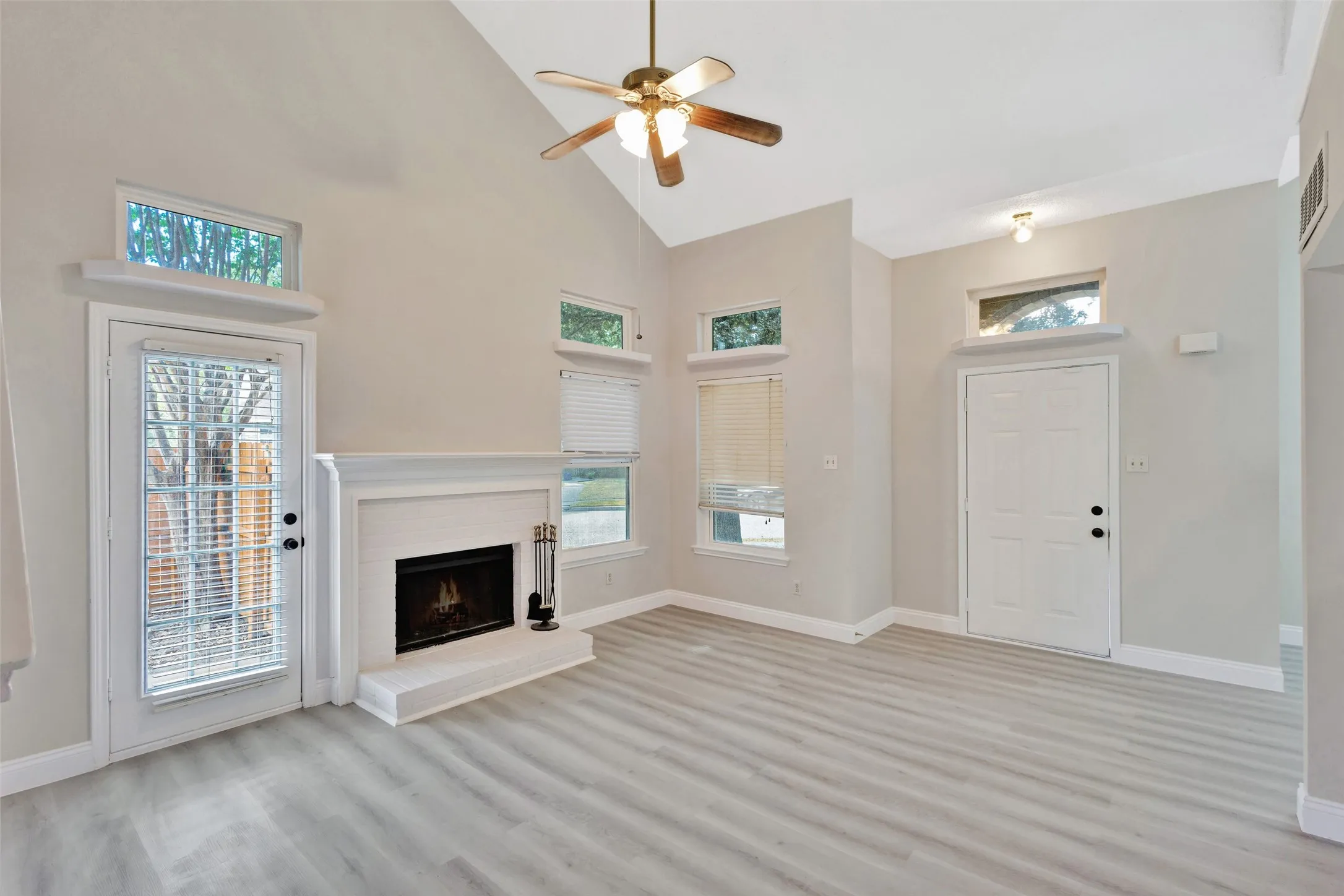 Single Family Residence For Sale in Dallas County , 805 Brockden Drive, Mesquite, Texas 75149, 3 Bedroom, 2 Bathroom, Garage spaces, 1,060 Sqft, built in 1987, mls#21399467, Real Estate Agent in Mesquite, Homes For Sale in Dallas county, Homes For Sale in Mesquite, Realtor in Mesquite Texas, Real Estate Brokerage Independent Realty Texas, Luminita Cordes Realtor