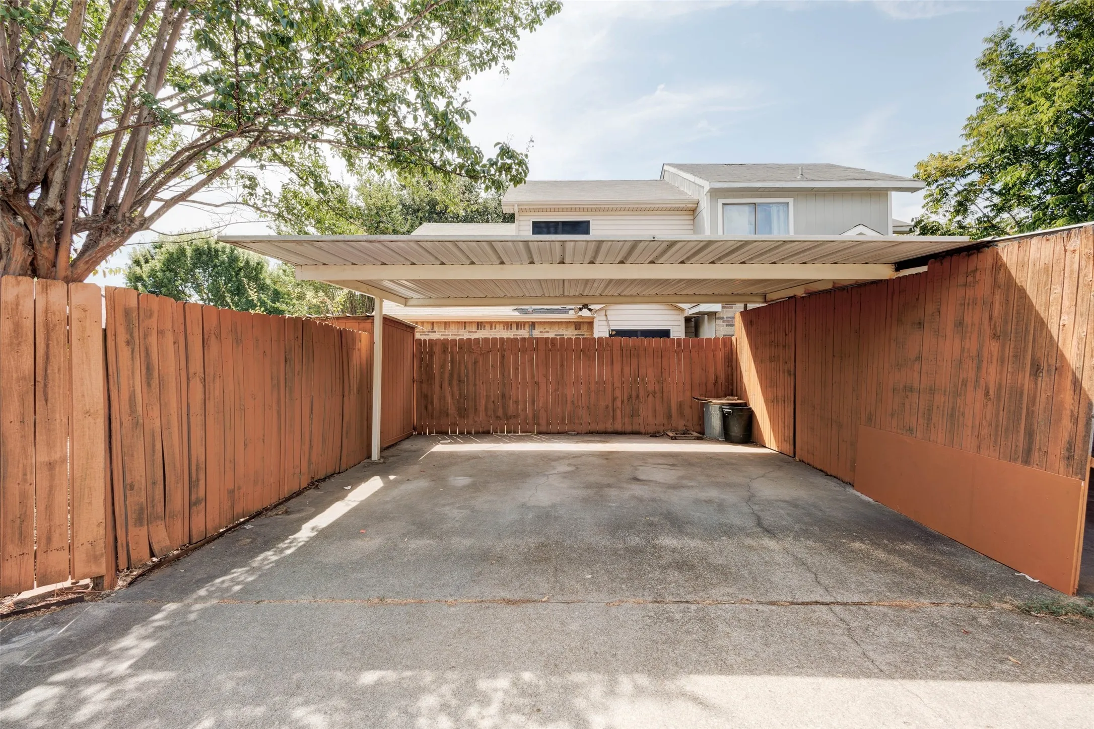 Single Family Residence For Sale in Dallas County , 805 Brockden Drive, Mesquite, Texas 75149, 3 Bedroom, 2 Bathroom, Garage spaces, 1,060 Sqft, built in 1987, mls#21399467, Real Estate Agent in Mesquite, Homes For Sale in Dallas county, Homes For Sale in Mesquite, Realtor in Mesquite Texas, Real Estate Brokerage Independent Realty Texas, Luminita Cordes Realtor