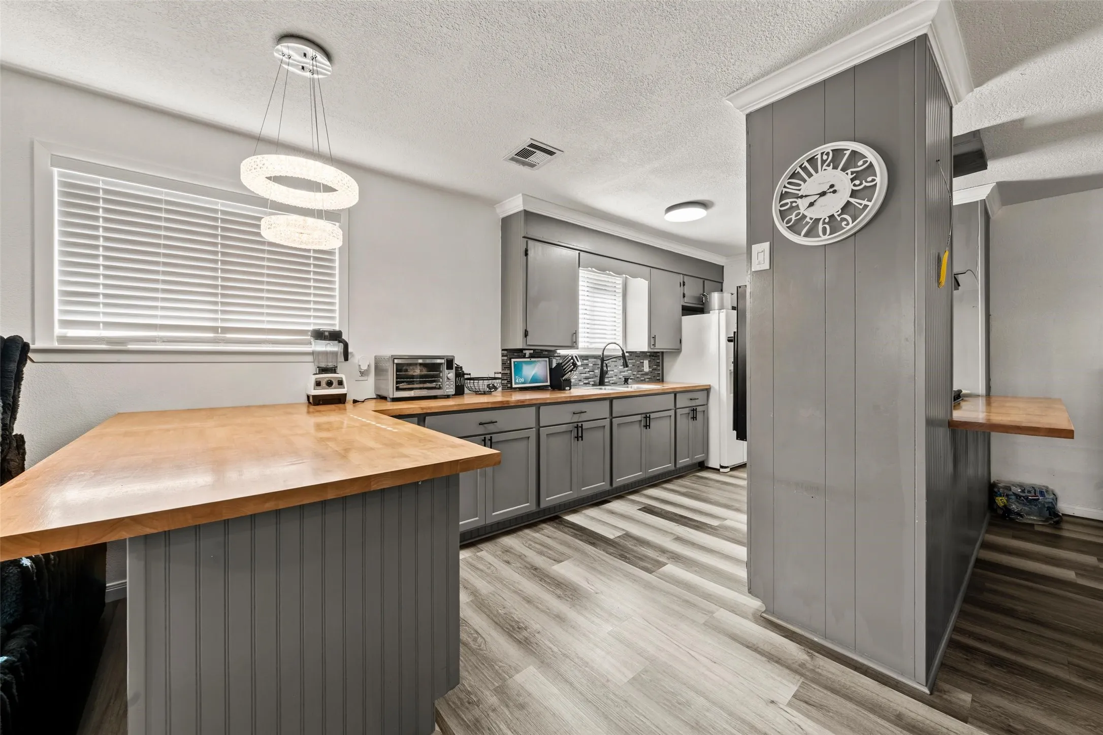Single Family Residence For Sale in Mc Lennan County , 6313 May Drive, Waco, Texas 76710, 3 Bedroom, 2 Bathroom, 2 Garage spaces, 1,438 Sqft, built in 1964, mls#21400342, Real Estate Agent in Waco, Homes For Sale in Mc Lennan county, Homes For Sale in Waco, Realtor in Waco Texas, Real Estate Brokerage Independent Realty Texas, Luminita Cordes Realtor
