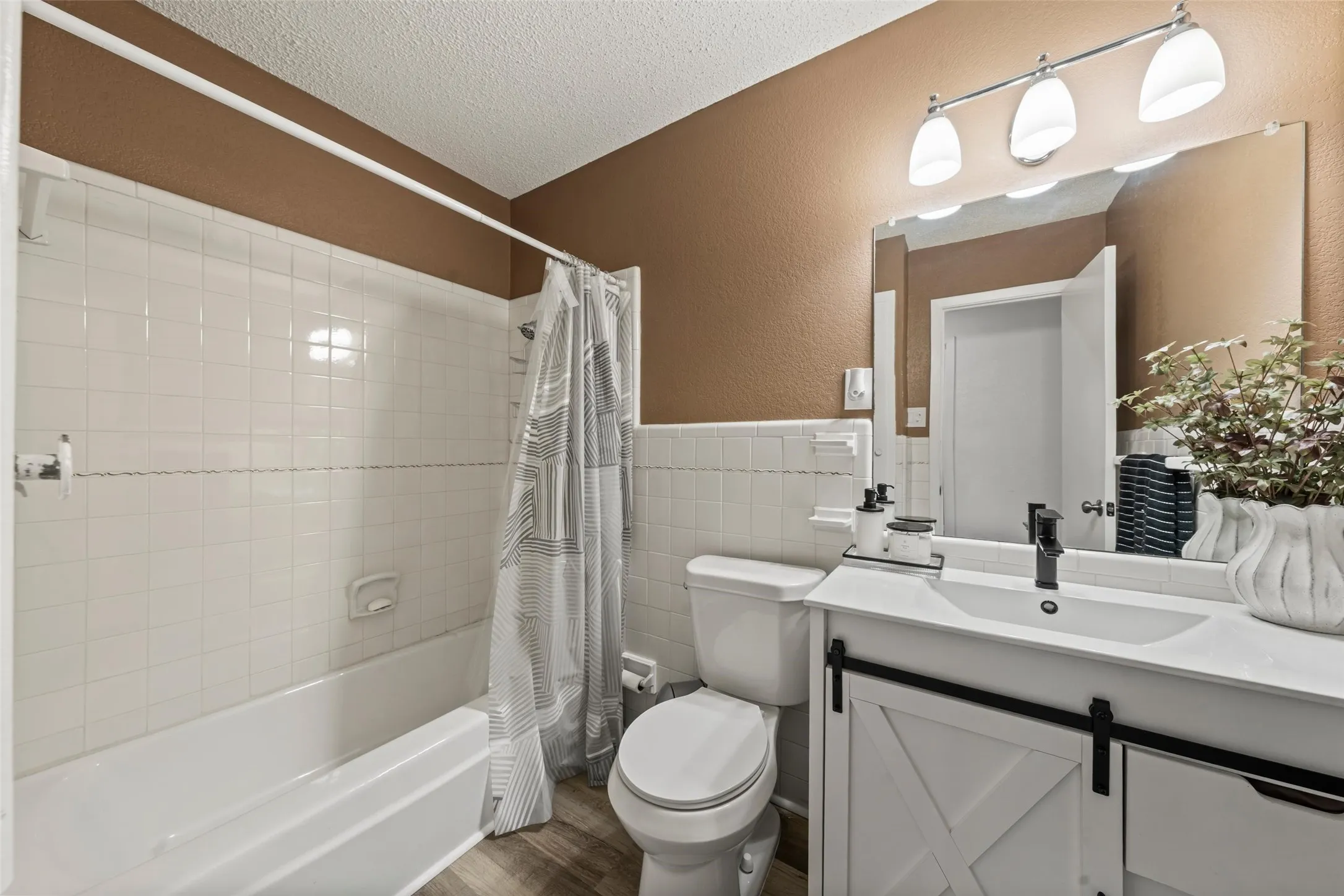 Single Family Residence For Sale in Mc Lennan County , 6313 May Drive, Waco, Texas 76710, 3 Bedroom, 2 Bathroom, 2 Garage spaces, 1,438 Sqft, built in 1964, mls#21400342, Real Estate Agent in Waco, Homes For Sale in Mc Lennan county, Homes For Sale in Waco, Realtor in Waco Texas, Real Estate Brokerage Independent Realty Texas, Luminita Cordes Realtor