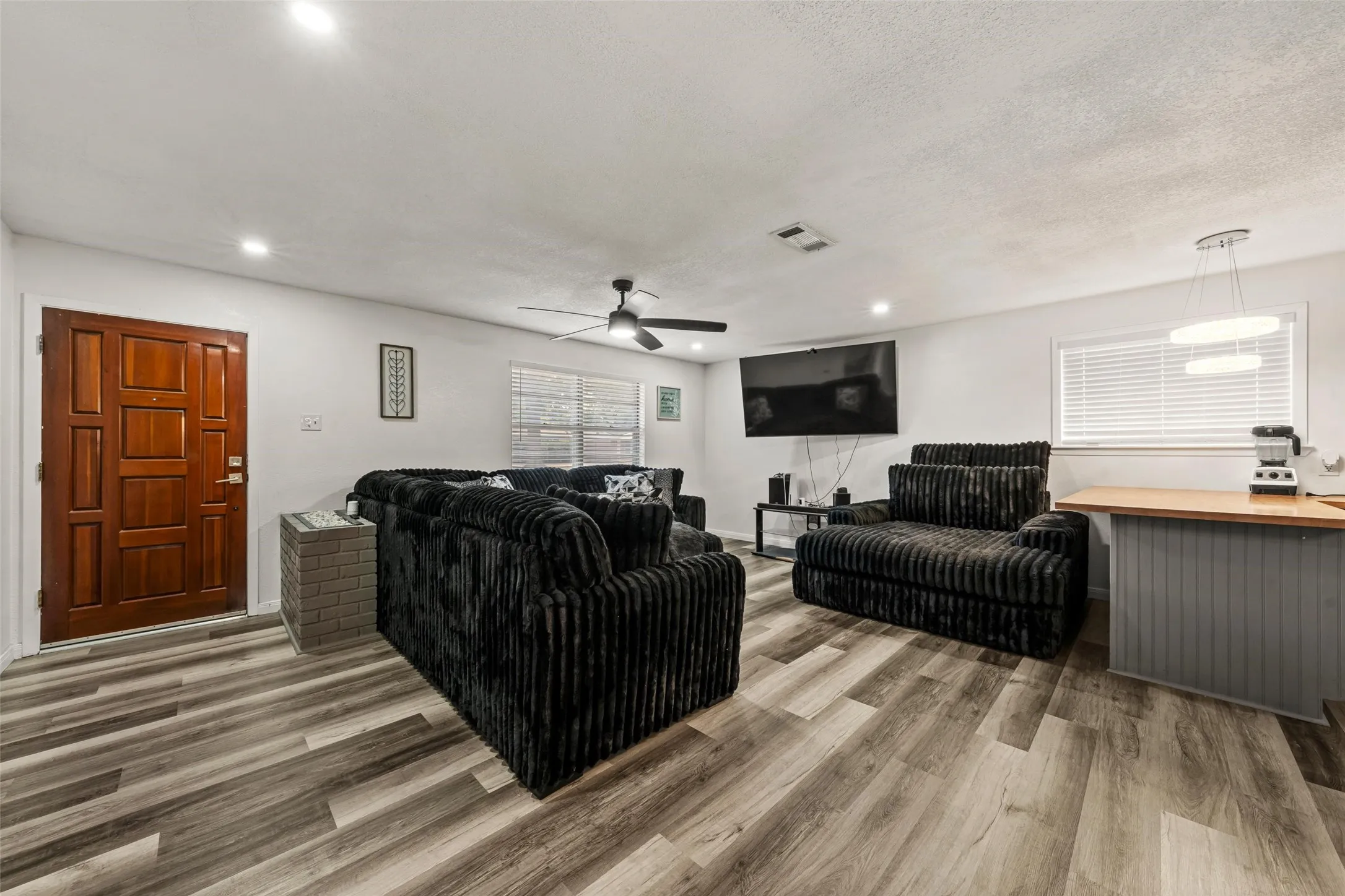 Single Family Residence For Sale in Mc Lennan County , 6313 May Drive, Waco, Texas 76710, 3 Bedroom, 2 Bathroom, 2 Garage spaces, 1,438 Sqft, built in 1964, mls#21400342, Real Estate Agent in Waco, Homes For Sale in Mc Lennan county, Homes For Sale in Waco, Realtor in Waco Texas, Real Estate Brokerage Independent Realty Texas, Luminita Cordes Realtor