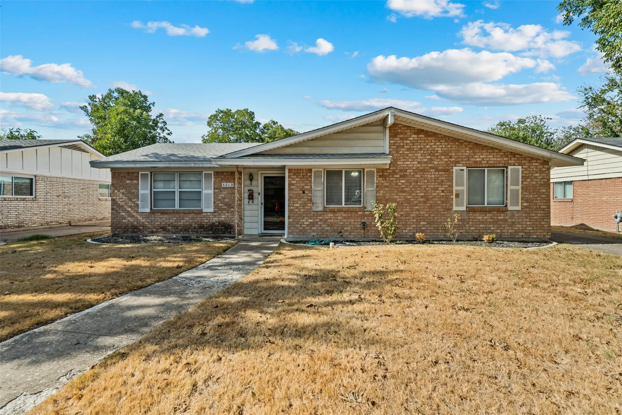 Single Family Residence For Sale in Mc Lennan County , 6313 May Drive, Waco, Texas 76710, 3 Bedroom, 2 Bathroom, 2 Garage spaces, 1,438 Sqft, built in 1964, mls#21400342, Real Estate Agent in Waco, Homes For Sale in Mc Lennan county, Homes For Sale in Waco, Realtor in Waco Texas, Real Estate Brokerage Independent Realty Texas, Luminita Cordes Realtor