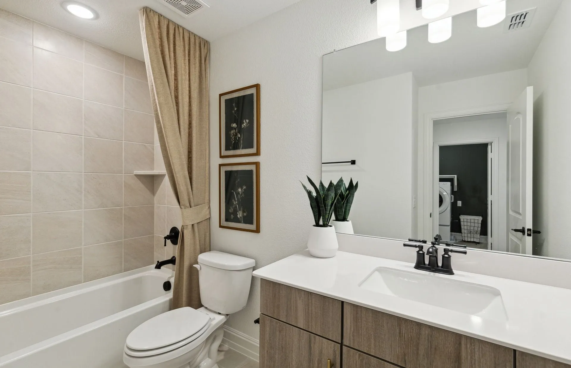 *Model Representation - Spacious secondary bathroom