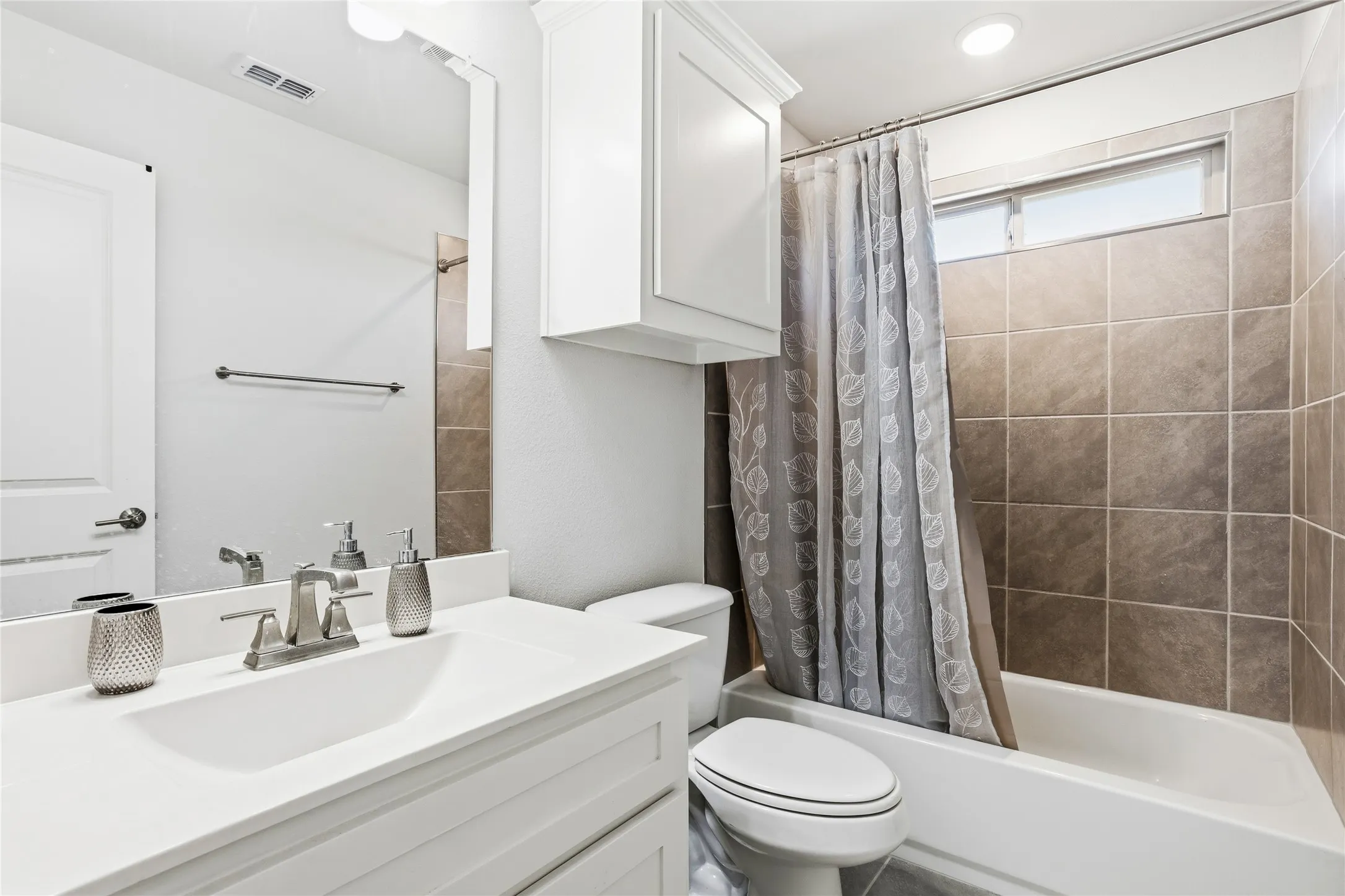 Single Family Residence For Rent in Collin County , 1212 Sapphire Lane, Wylie, Texas 75098, 5 Bedroom, 4 Bathroom, 2 Garage spaces, 3,997 Sqft, built in 2023, mls#21397043, Real Estate Agent in Wylie, Homes For Rent in Collin county, Homes For Rent in Wylie, Realtor in Wylie Texas, Real Estate Brokerage Independent Realty Texas, Luminita Cordes Realtor