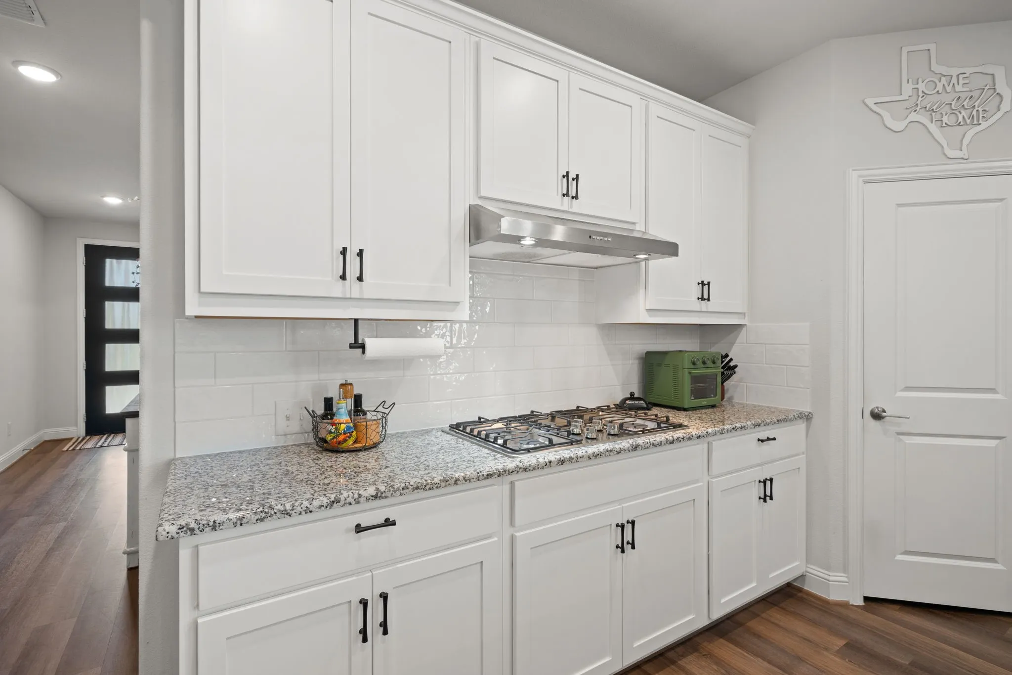 Single Family Residence For Sale in Denton County , 225 Fulton Street, Oak Point, Texas 75068, 3 Bedroom, 2 Bathroom, 2 Garage spaces, 2,199 Sqft, built in 2021, mls#21400242, Real Estate Agent in Oak Point, Homes For Sale in Denton county, Homes For Sale in Oak Point, Realtor in Oak Point Texas, Real Estate Brokerage Independent Realty Texas, Luminita Cordes Realtor