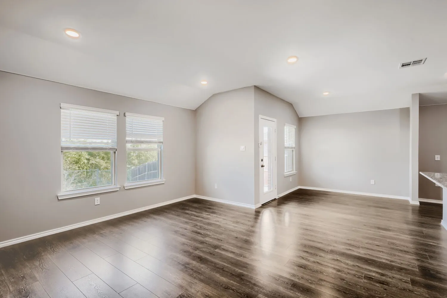 Single Family Residence For Sale in Collin County , 1212 Rountree Court, Celina, Texas 75009, 4 Bedroom, 2 Bathroom, 2 Garage spaces, 1,600 Sqft, built in 2021, mls#21400129, Real Estate Agent in Celina, Homes For Sale in Collin county, Homes For Sale in Celina, Realtor in Celina Texas, Real Estate Brokerage Independent Realty Texas, Luminita Cordes Realtor