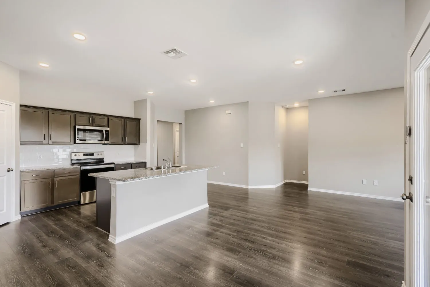 Single Family Residence For Sale in Collin County , 1212 Rountree Court, Celina, Texas 75009, 4 Bedroom, 2 Bathroom, 2 Garage spaces, 1,600 Sqft, built in 2021, mls#21400129, Real Estate Agent in Celina, Homes For Sale in Collin county, Homes For Sale in Celina, Realtor in Celina Texas, Real Estate Brokerage Independent Realty Texas, Luminita Cordes Realtor
