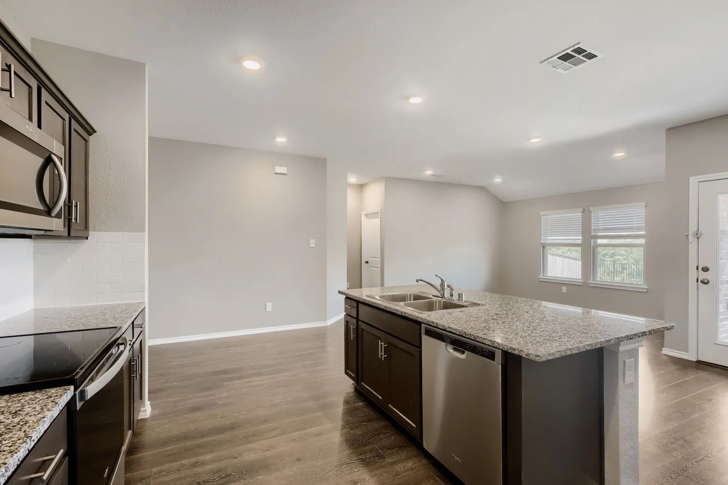 Single Family Residence For Sale in Collin County , 1212 Rountree Court, Celina, Texas 75009, 4 Bedroom, 2 Bathroom, 2 Garage spaces, 1,600 Sqft, built in 2021, mls#21400129, Real Estate Agent in Celina, Homes For Sale in Collin county, Homes For Sale in Celina, Realtor in Celina Texas, Real Estate Brokerage Independent Realty Texas, Luminita Cordes Realtor