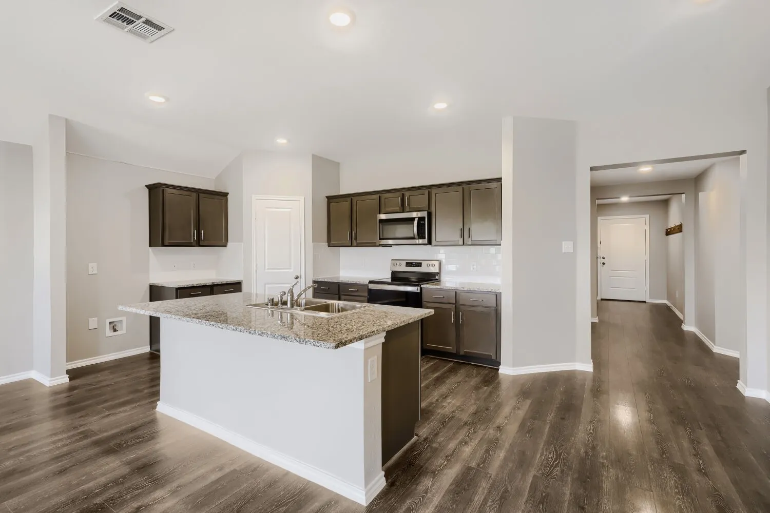 Single Family Residence For Sale in Collin County , 1212 Rountree Court, Celina, Texas 75009, 4 Bedroom, 2 Bathroom, 2 Garage spaces, 1,600 Sqft, built in 2021, mls#21400129, Real Estate Agent in Celina, Homes For Sale in Collin county, Homes For Sale in Celina, Realtor in Celina Texas, Real Estate Brokerage Independent Realty Texas, Luminita Cordes Realtor