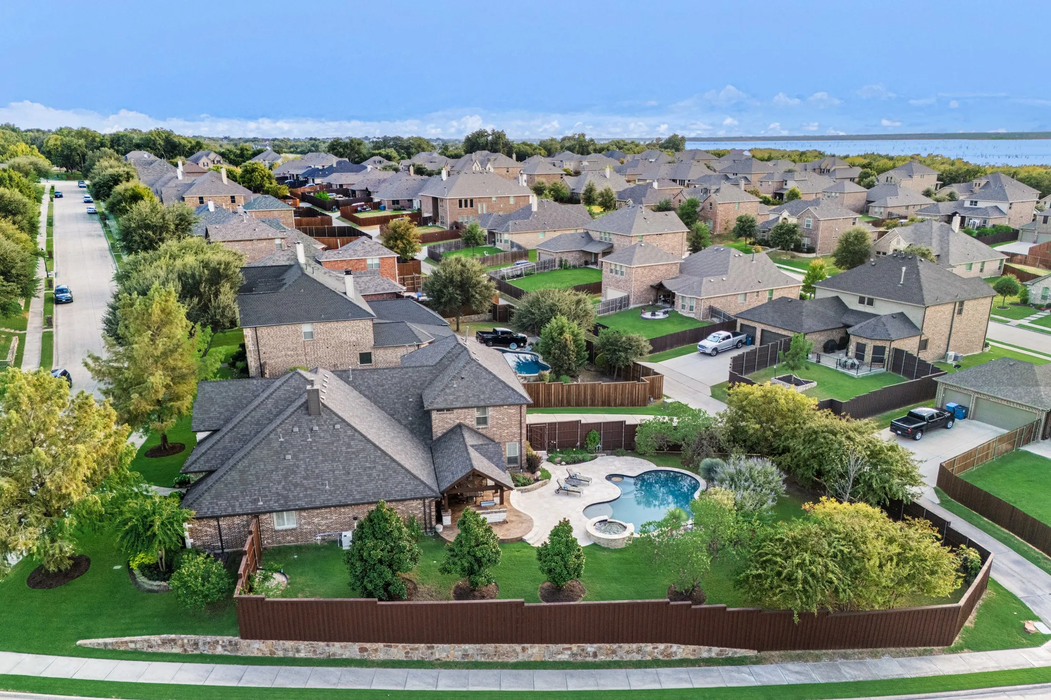 Single Family Residence For Sale in Rockwall County , 3923 Betty Street, Rockwall, Texas 75087, 4 Bedroom, 4 Bathroom, 3 Garage spaces, 3,869 Sqft, built in 2010, mls#21397707, Real Estate Agent in Rockwall, Homes For Sale in Rockwall county, Homes For Sale in Rockwall, Realtor in Rockwall Texas, Real Estate Brokerage Independent Realty Texas, Luminita Cordes Realtor