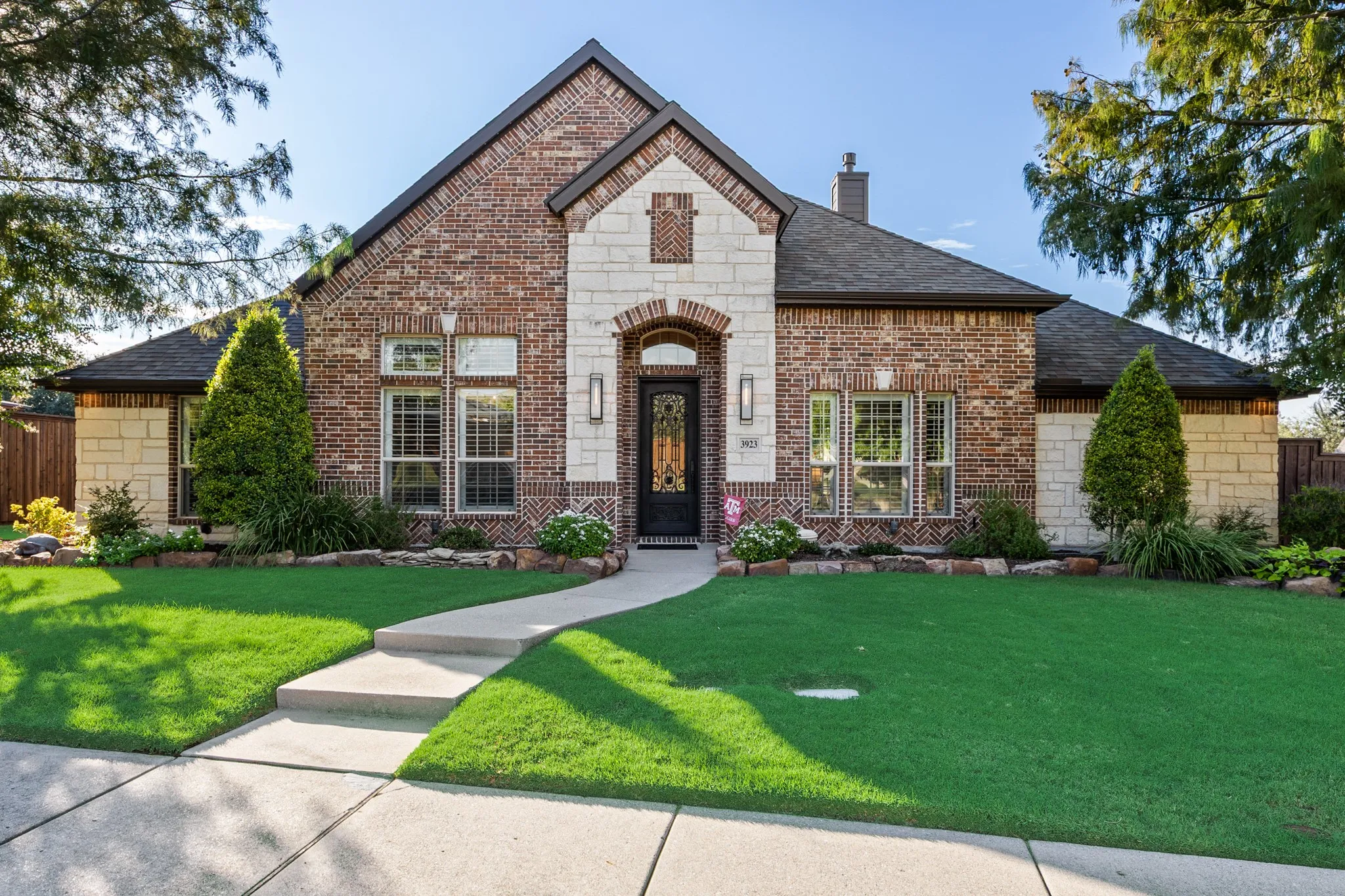 Single Family Residence For Sale in Rockwall County , 3923 Betty Street, Rockwall, Texas 75087, 4 Bedroom, 4 Bathroom, 3 Garage spaces, 3,869 Sqft, built in 2010, mls#21397707, Real Estate Agent in Rockwall, Homes For Sale in Rockwall county, Homes For Sale in Rockwall, Realtor in Rockwall Texas, Real Estate Brokerage Independent Realty Texas, Luminita Cordes Realtor
