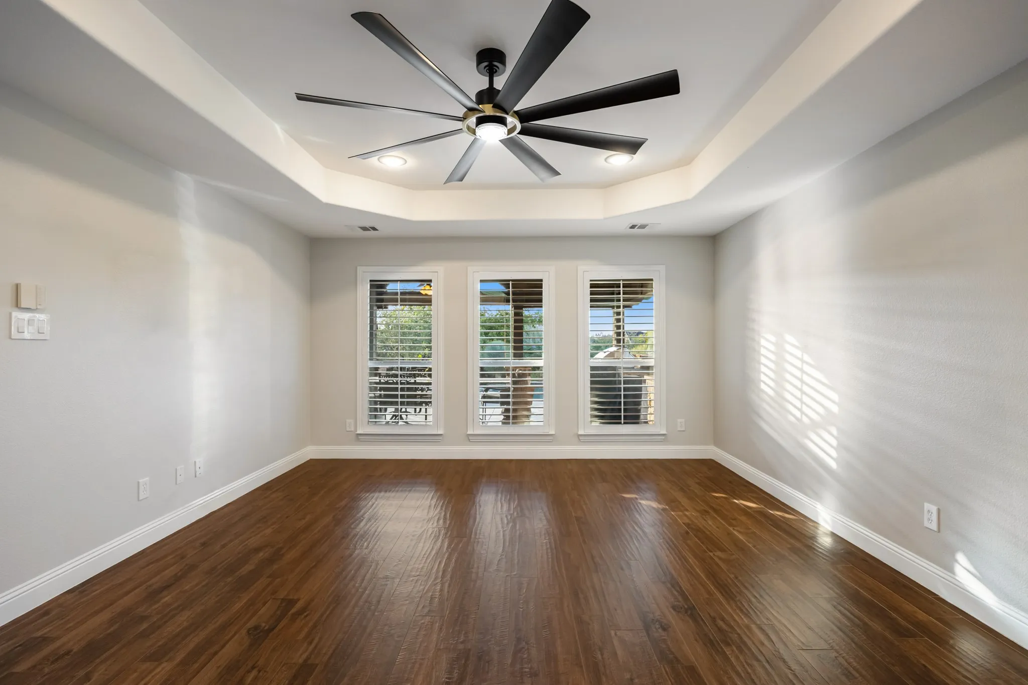 Single Family Residence For Sale in Rockwall County , 3923 Betty Street, Rockwall, Texas 75087, 4 Bedroom, 4 Bathroom, 3 Garage spaces, 3,869 Sqft, built in 2010, mls#21397707, Real Estate Agent in Rockwall, Homes For Sale in Rockwall county, Homes For Sale in Rockwall, Realtor in Rockwall Texas, Real Estate Brokerage Independent Realty Texas, Luminita Cordes Realtor