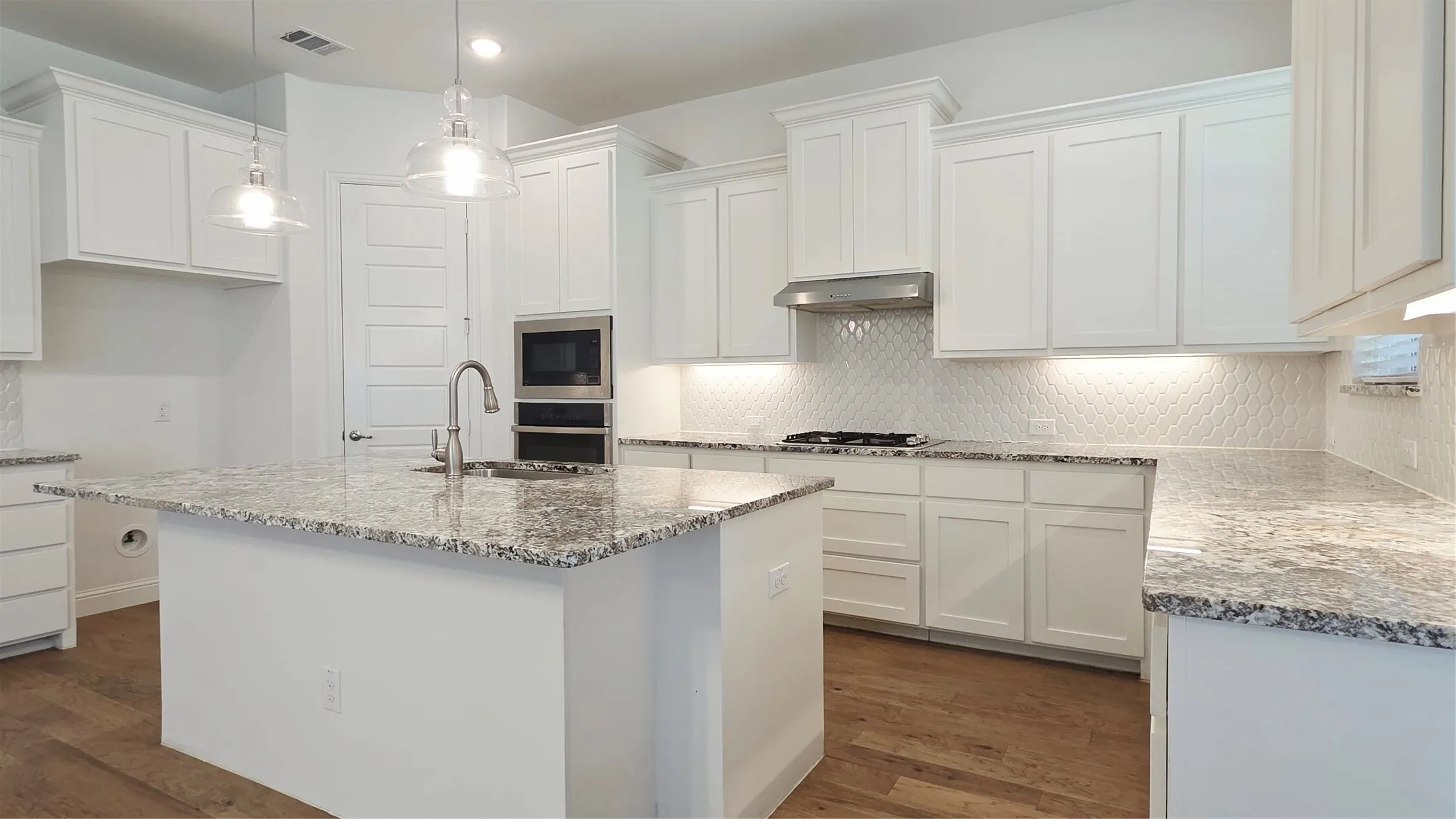Single Family Residence For Rent in Dallas County , 7703 Coronado Drive, Rowlett, Texas 75088, 3 Bedroom, 3 Bathroom, 2 Garage spaces, 2,176 Sqft, built in 2020, mls#21400426, Real Estate Agent in Rowlett, Homes For Rent in Dallas county, Homes For Rent in Rowlett, Realtor in Rowlett Texas, Real Estate Brokerage Independent Realty Texas, Luminita Cordes Realtor