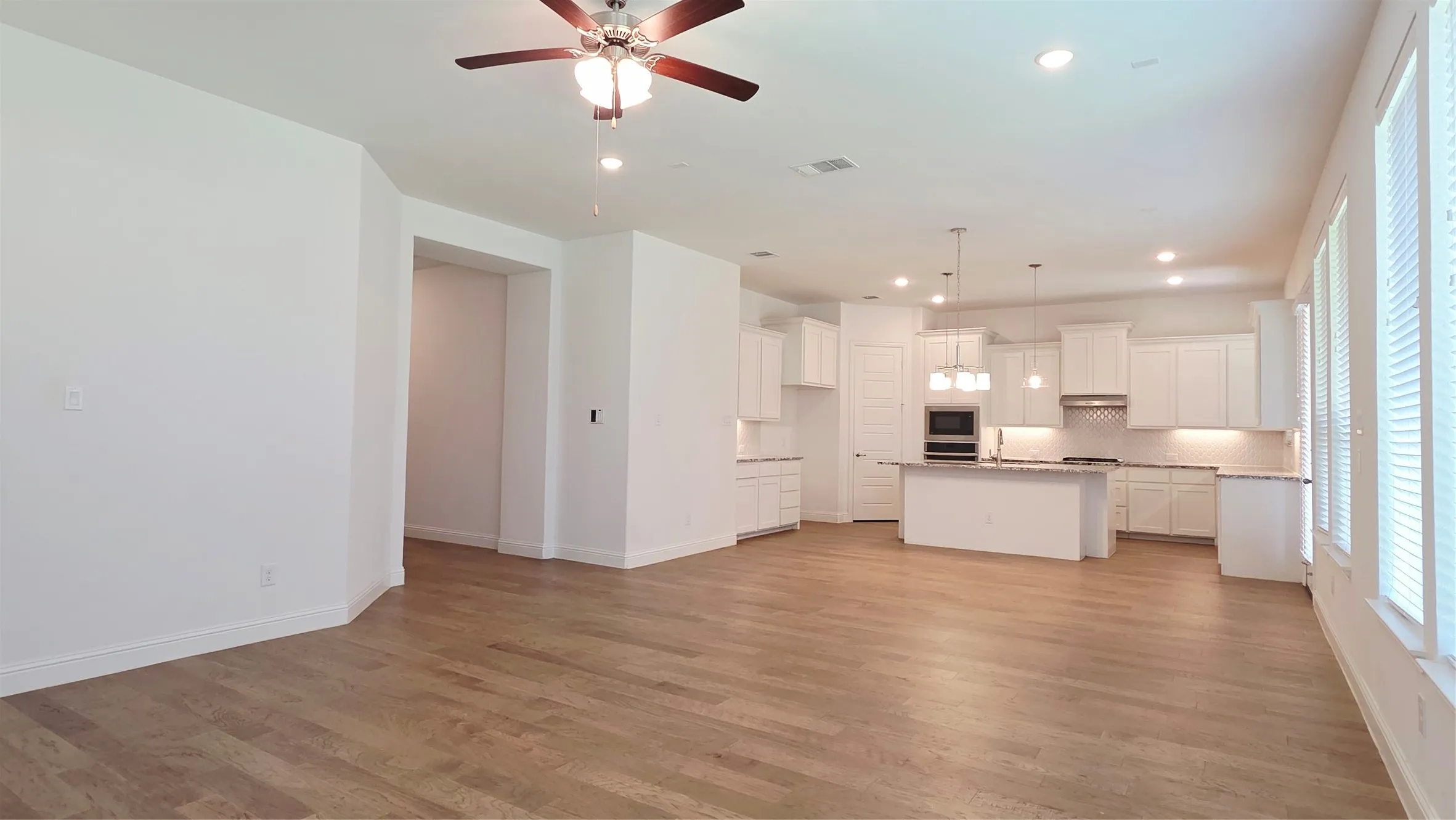 Single Family Residence For Rent in Dallas County , 7703 Coronado Drive, Rowlett, Texas 75088, 3 Bedroom, 3 Bathroom, 2 Garage spaces, 2,176 Sqft, built in 2020, mls#21400426, Real Estate Agent in Rowlett, Homes For Rent in Dallas county, Homes For Rent in Rowlett, Realtor in Rowlett Texas, Real Estate Brokerage Independent Realty Texas, Luminita Cordes Realtor