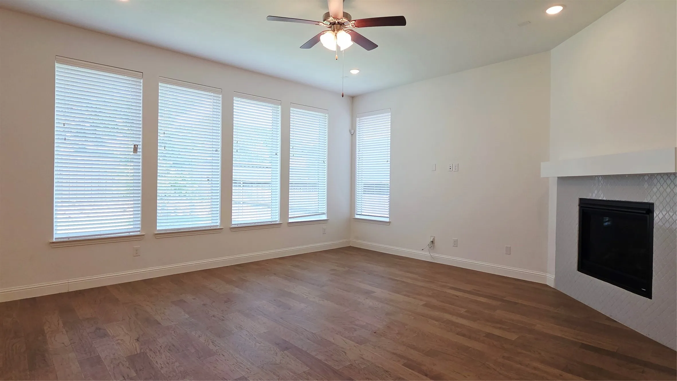 Single Family Residence For Rent in Dallas County , 7703 Coronado Drive, Rowlett, Texas 75088, 3 Bedroom, 3 Bathroom, 2 Garage spaces, 2,176 Sqft, built in 2020, mls#21400426, Real Estate Agent in Rowlett, Homes For Rent in Dallas county, Homes For Rent in Rowlett, Realtor in Rowlett Texas, Real Estate Brokerage Independent Realty Texas, Luminita Cordes Realtor