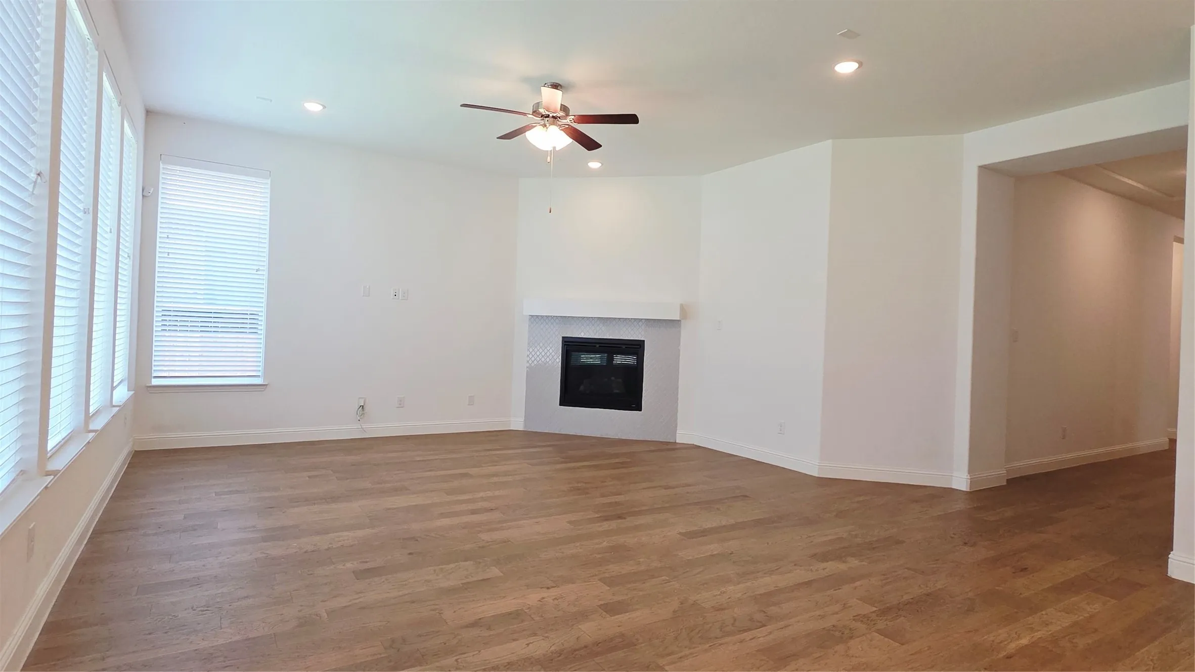Single Family Residence For Rent in Dallas County , 7703 Coronado Drive, Rowlett, Texas 75088, 3 Bedroom, 3 Bathroom, 2 Garage spaces, 2,176 Sqft, built in 2020, mls#21400426, Real Estate Agent in Rowlett, Homes For Rent in Dallas county, Homes For Rent in Rowlett, Realtor in Rowlett Texas, Real Estate Brokerage Independent Realty Texas, Luminita Cordes Realtor
