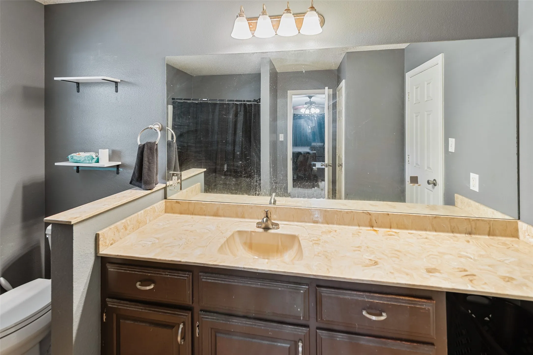 Single Family Residence For Sale in Franklin (TX) County , 26 CR 2045, Mount Vernon, Texas 75457, 4 Bedroom, 2 Bathroom, Garage spaces, 2,168 Sqft, built in 1995, mls#21399019, Real Estate Agent in Mount Vernon, Homes For Sale in Franklin (TX) county, Homes For Sale in Mount Vernon, Realtor in Mount Vernon Texas, Real Estate Brokerage Independent Realty Texas, Luminita Cordes Realtor