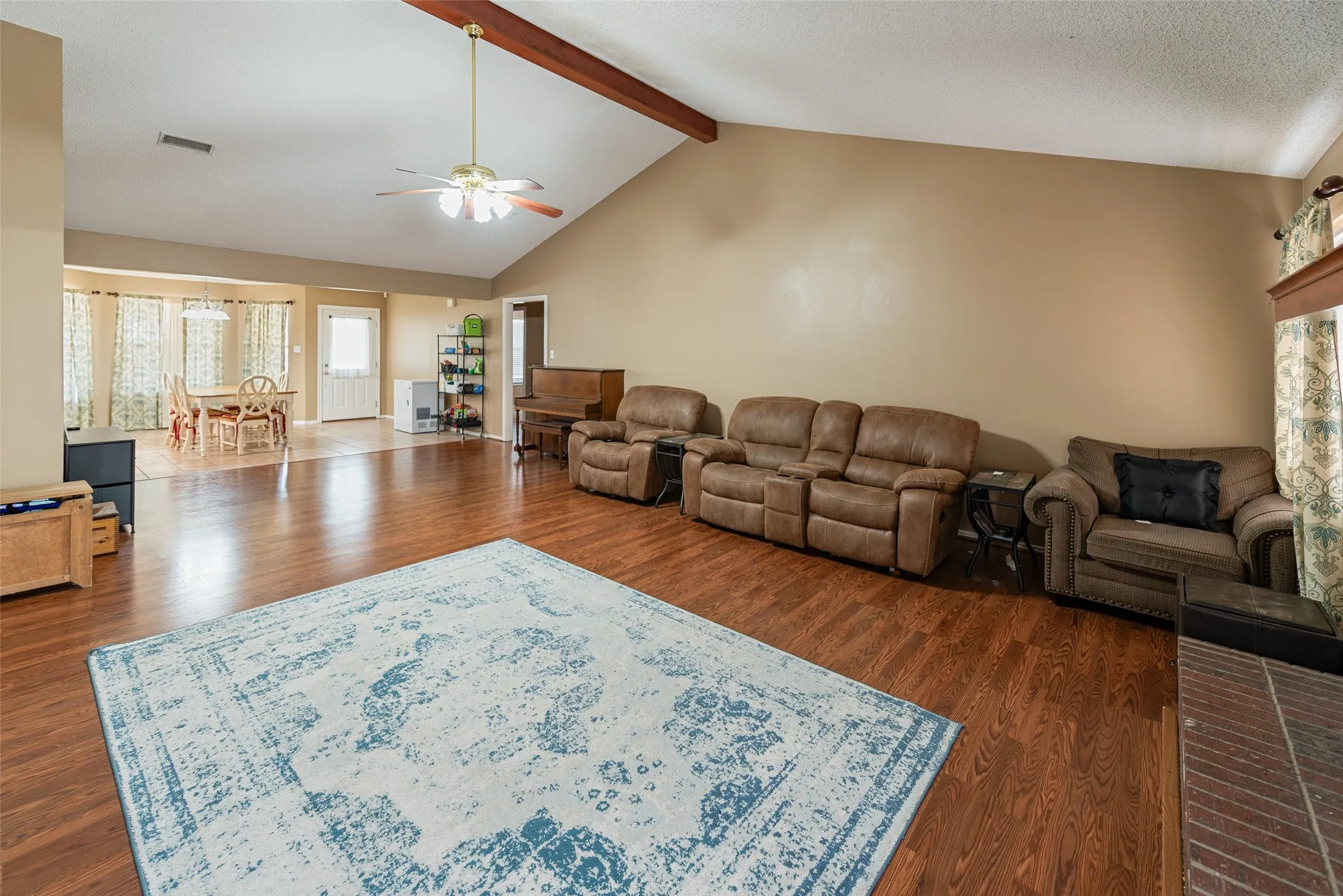 Single Family Residence For Sale in Franklin (TX) County , 26 CR 2045, Mount Vernon, Texas 75457, 4 Bedroom, 2 Bathroom, Garage spaces, 2,168 Sqft, built in 1995, mls#21399019, Real Estate Agent in Mount Vernon, Homes For Sale in Franklin (TX) county, Homes For Sale in Mount Vernon, Realtor in Mount Vernon Texas, Real Estate Brokerage Independent Realty Texas, Luminita Cordes Realtor