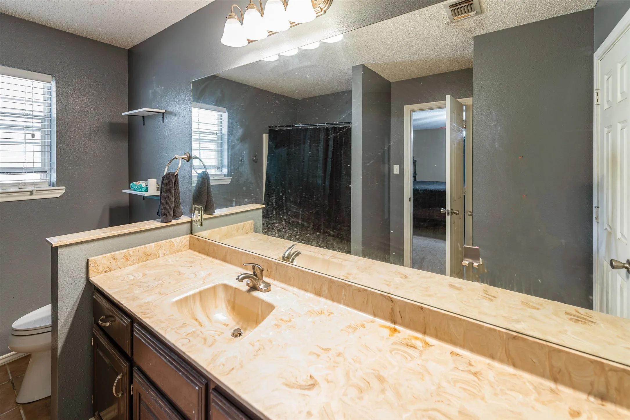 Single Family Residence For Sale in Franklin (TX) County , 26 CR 2045, Mount Vernon, Texas 75457, 4 Bedroom, 2 Bathroom, Garage spaces, 2,168 Sqft, built in 1995, mls#21399019, Real Estate Agent in Mount Vernon, Homes For Sale in Franklin (TX) county, Homes For Sale in Mount Vernon, Realtor in Mount Vernon Texas, Real Estate Brokerage Independent Realty Texas, Luminita Cordes Realtor