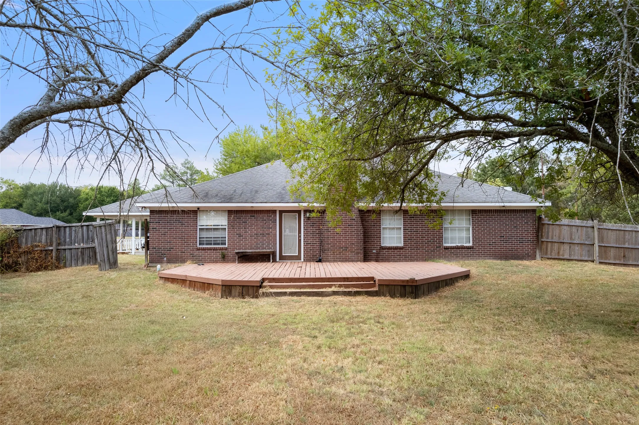 Single Family Residence For Sale in Franklin (TX) County , 26 CR 2045, Mount Vernon, Texas 75457, 4 Bedroom, 2 Bathroom, Garage spaces, 2,168 Sqft, built in 1995, mls#21399019, Real Estate Agent in Mount Vernon, Homes For Sale in Franklin (TX) county, Homes For Sale in Mount Vernon, Realtor in Mount Vernon Texas, Real Estate Brokerage Independent Realty Texas, Luminita Cordes Realtor